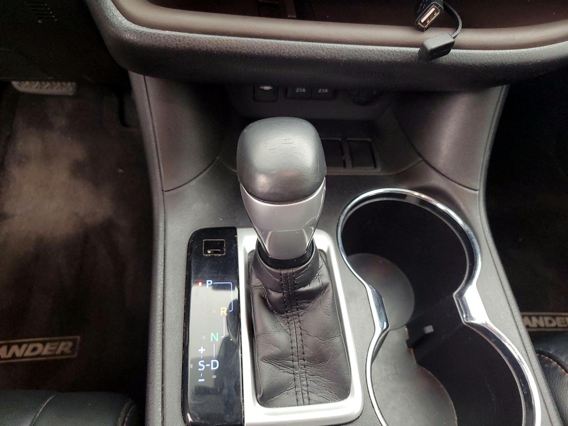 Thumbnail: 2018 Toyota Highlander - 18