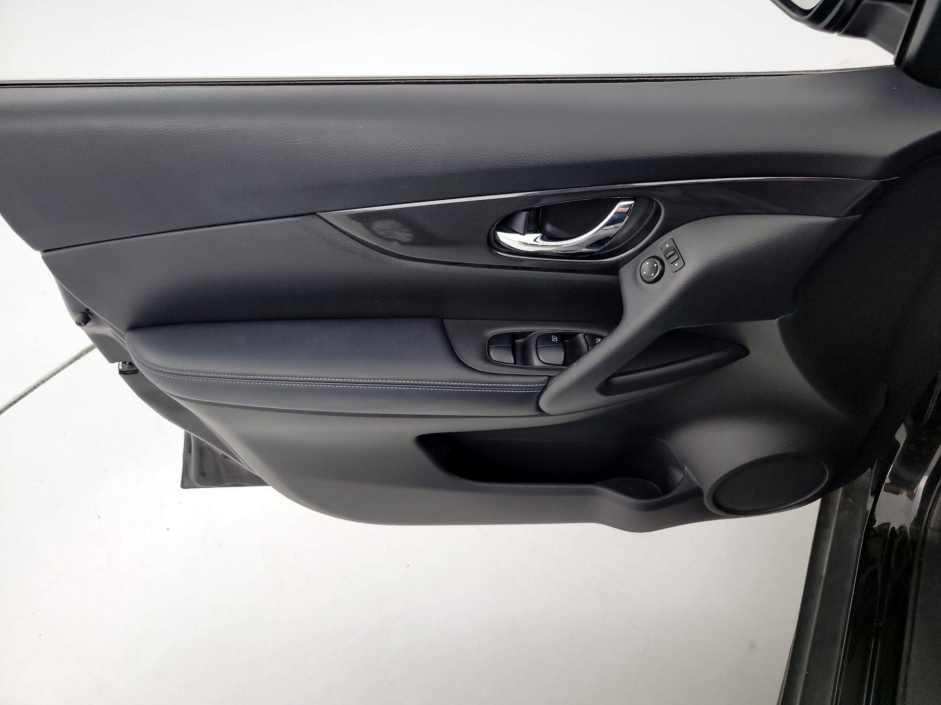 Thumbnail: 2020 Nissan Rogue - 12