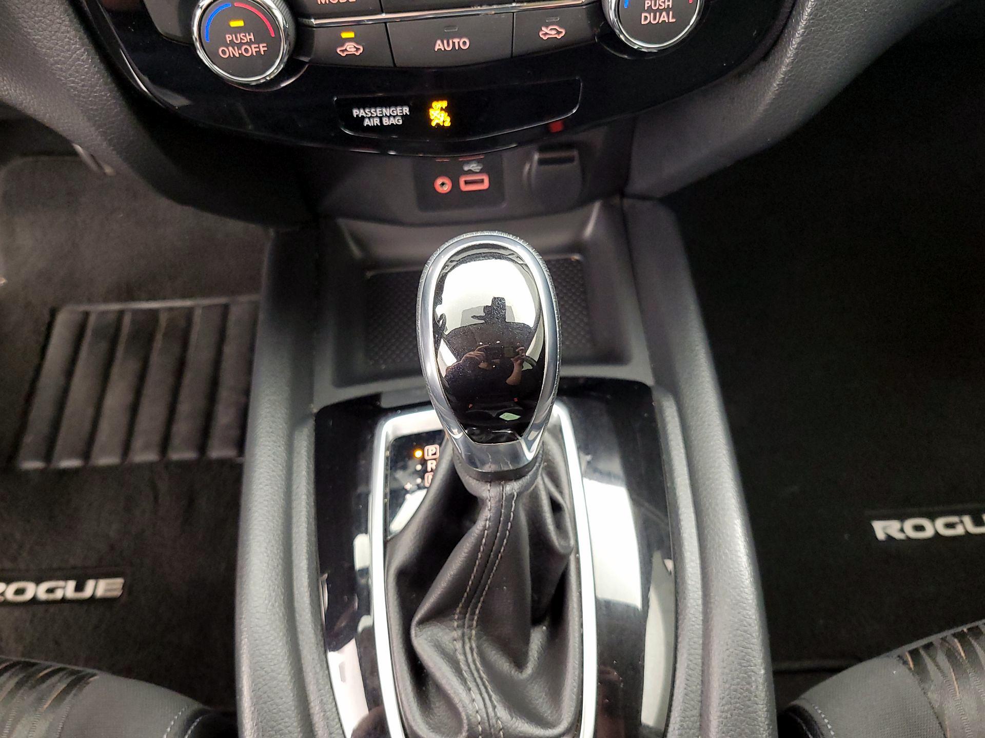 Thumbnail: 2020 Nissan Rogue - 17