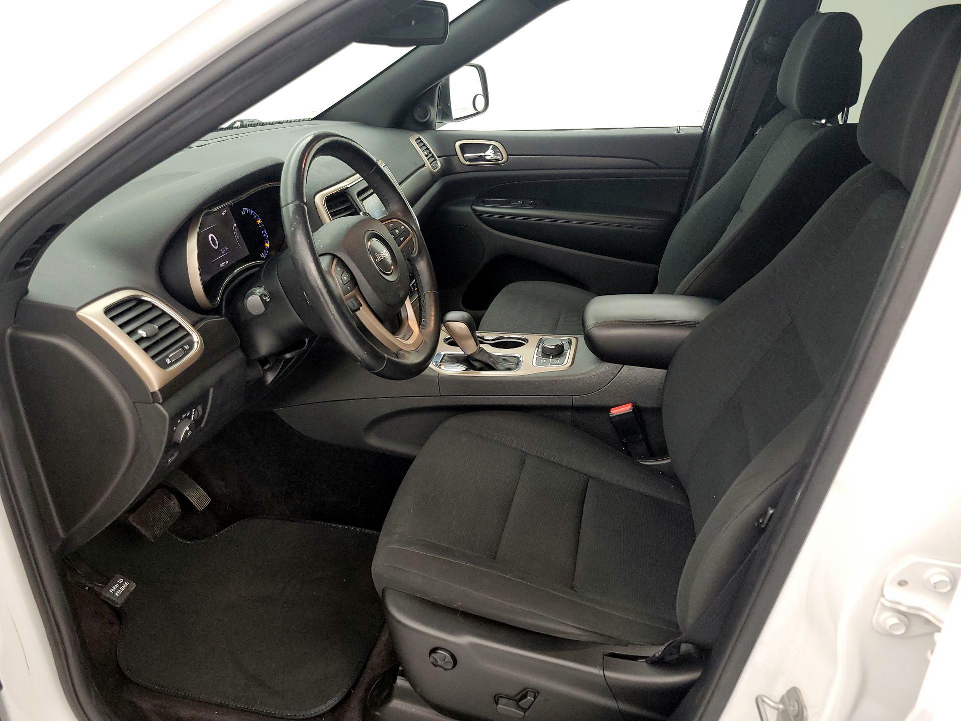 Thumbnail: 2016 Jeep Grand Cherokee - 11