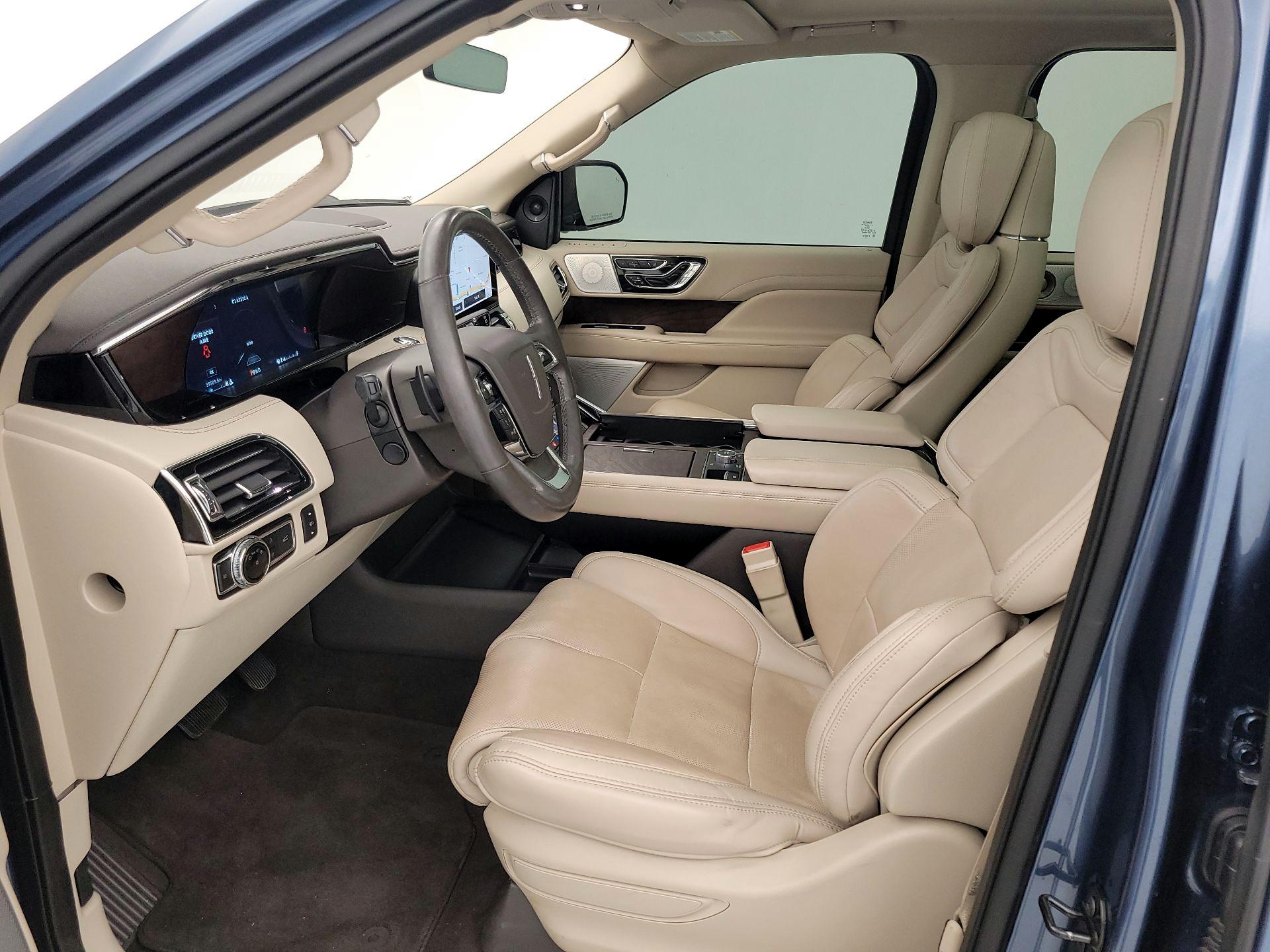 Thumbnail: 2020 Lincoln Navigator - 11