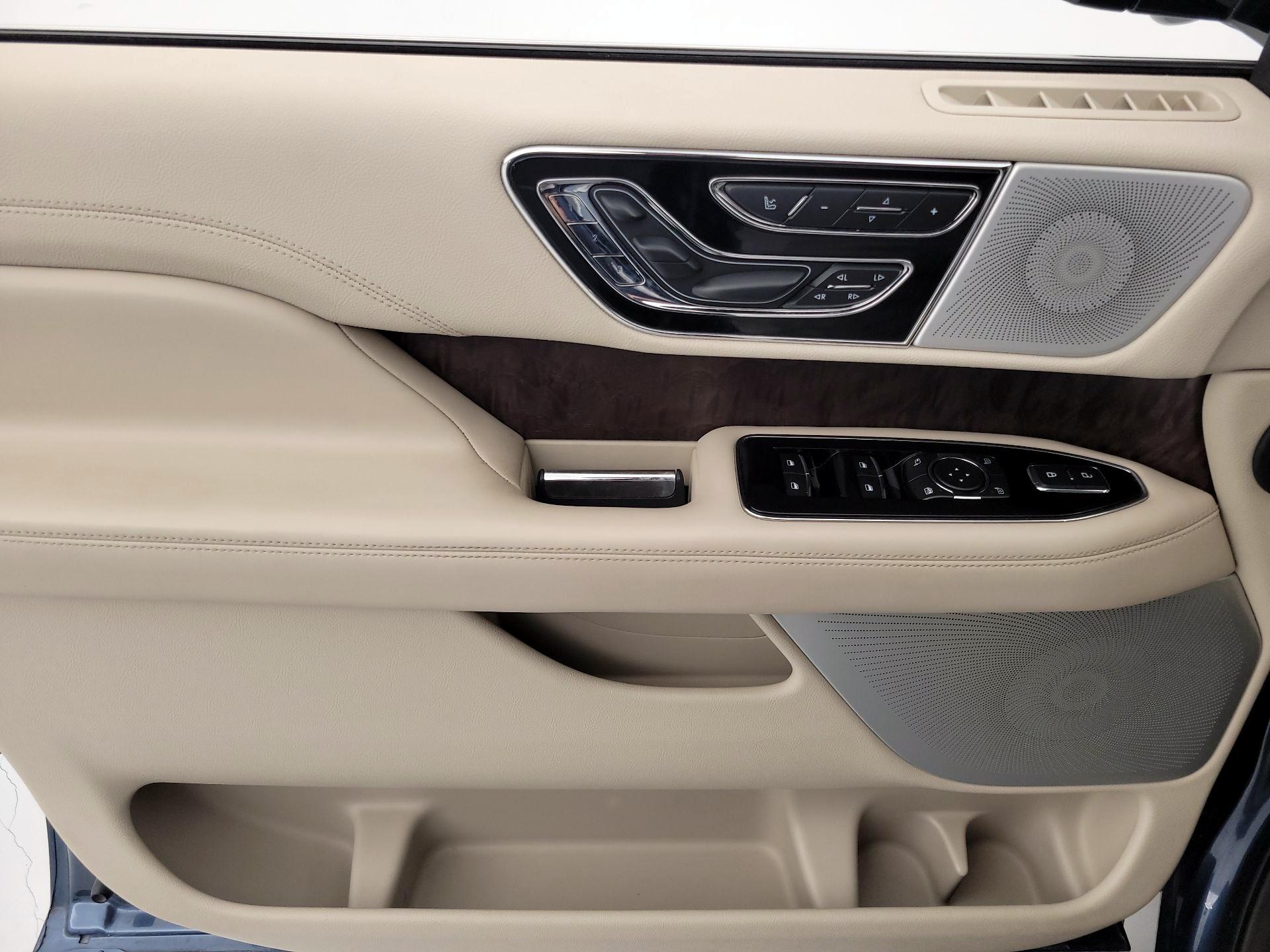 Thumbnail: 2020 Lincoln Navigator - 12