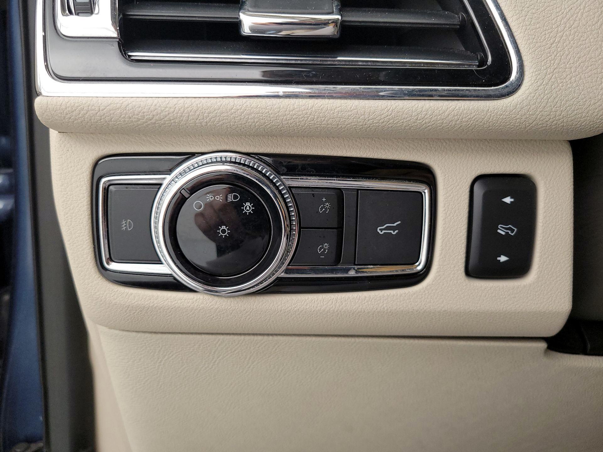 Thumbnail: 2020 Lincoln Navigator - 13