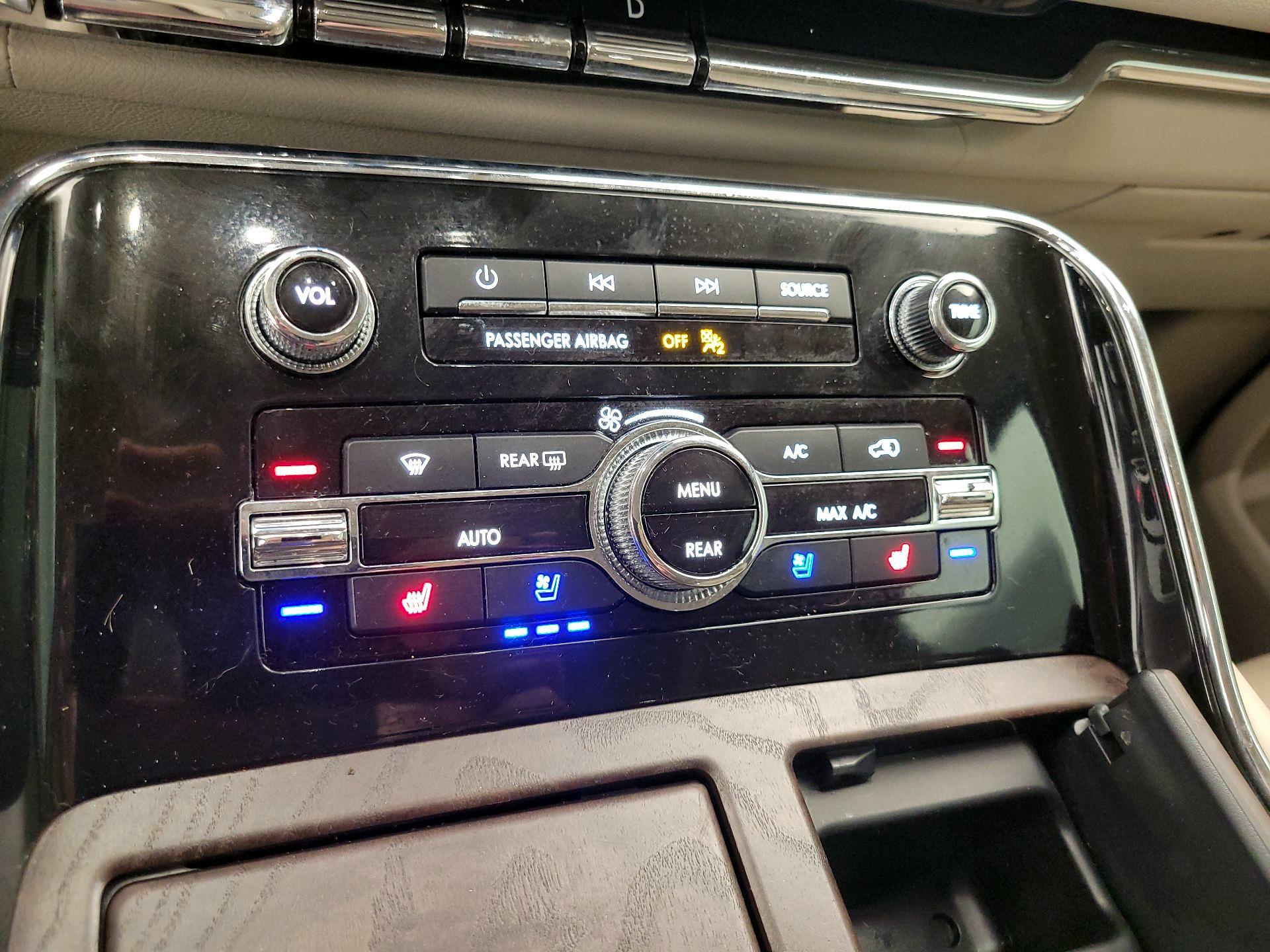 Thumbnail: 2020 Lincoln Navigator - 17