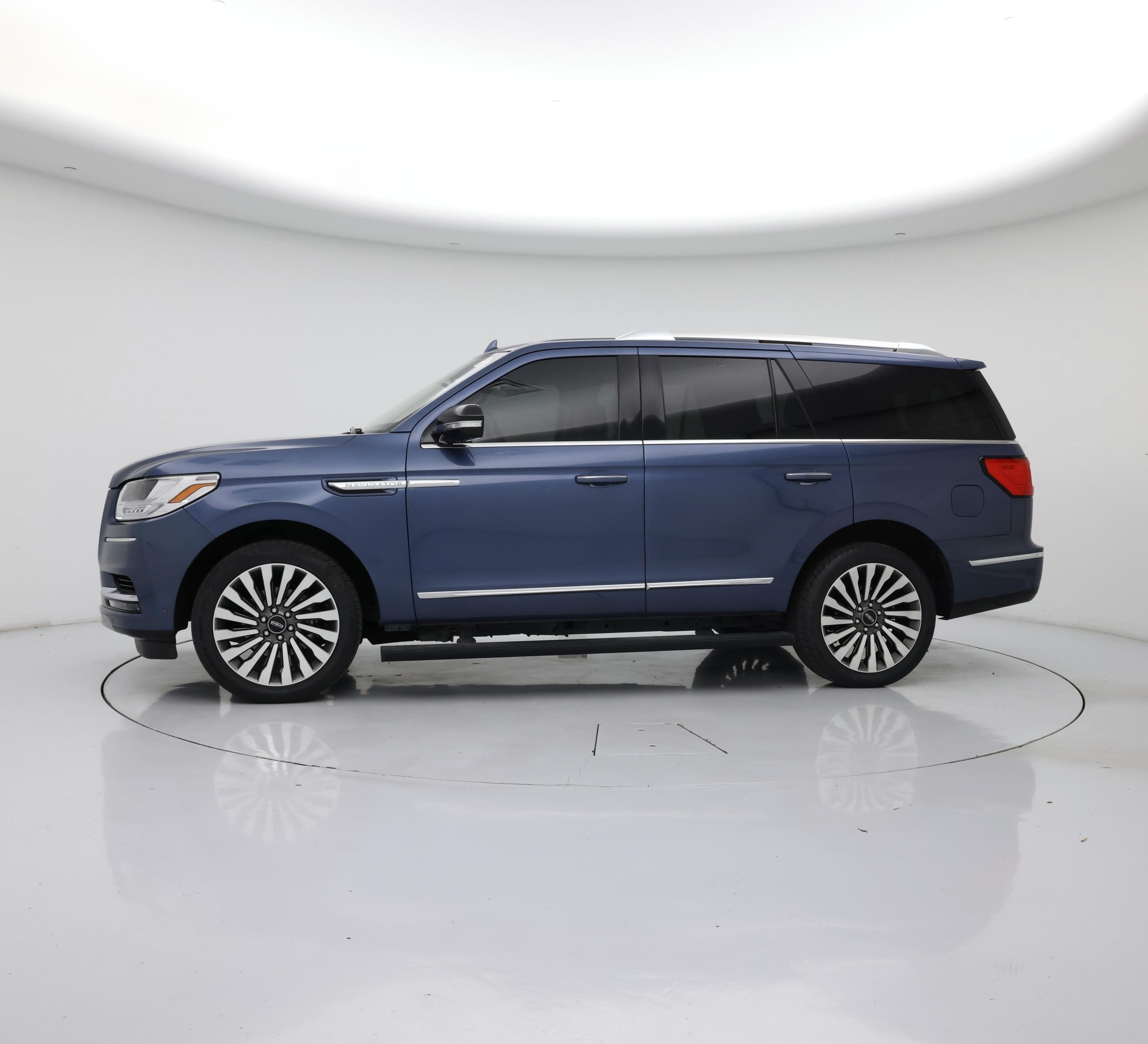 Thumbnail: 2020 Lincoln Navigator - 3