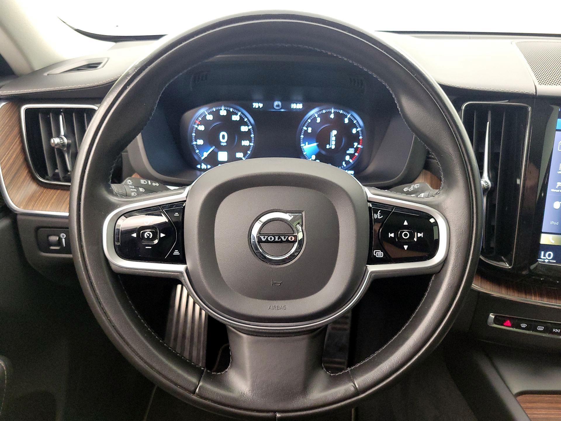 Thumbnail: 2020 Volvo XC60 - 10