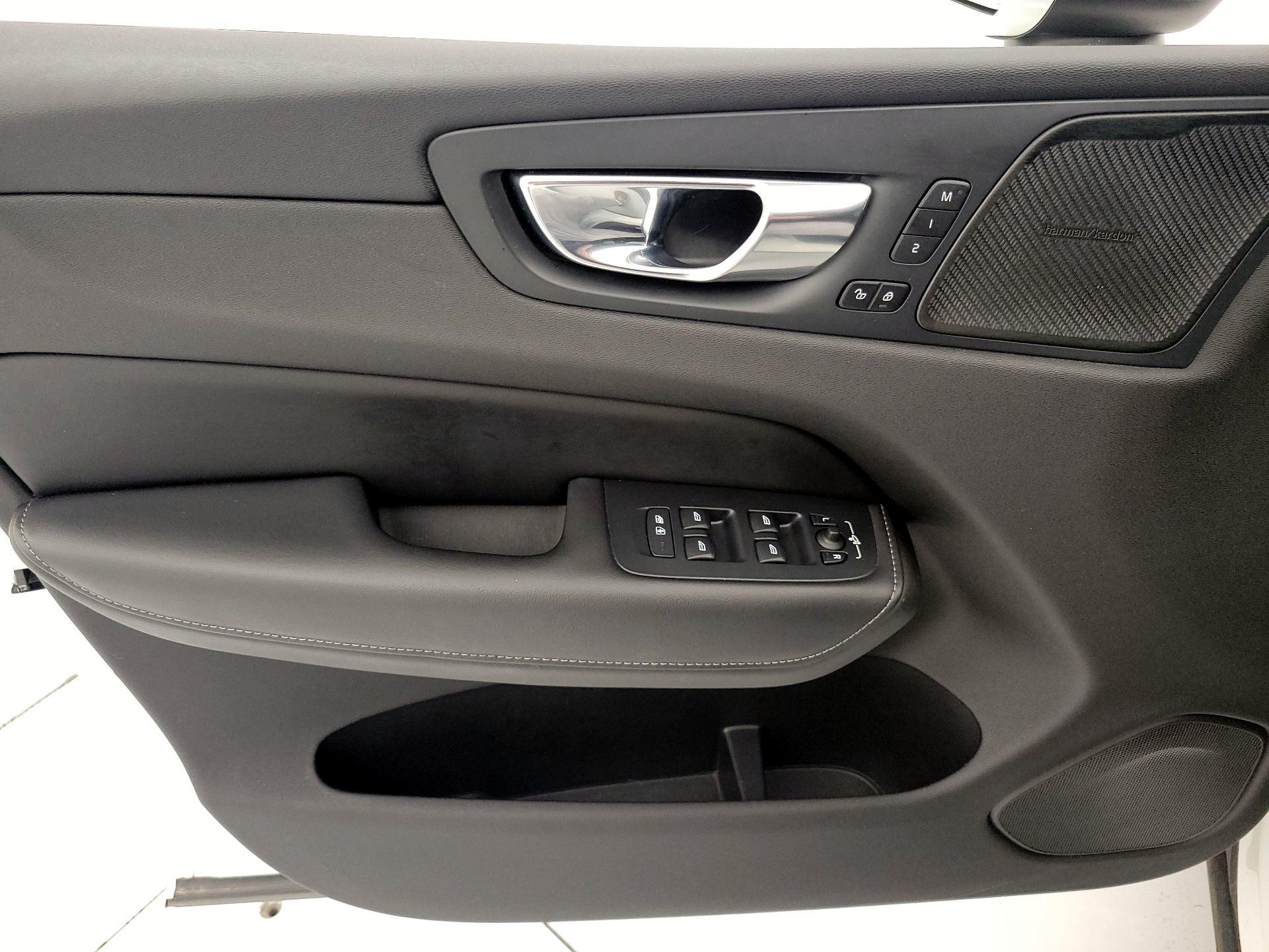 Thumbnail: 2020 Volvo XC60 - 12