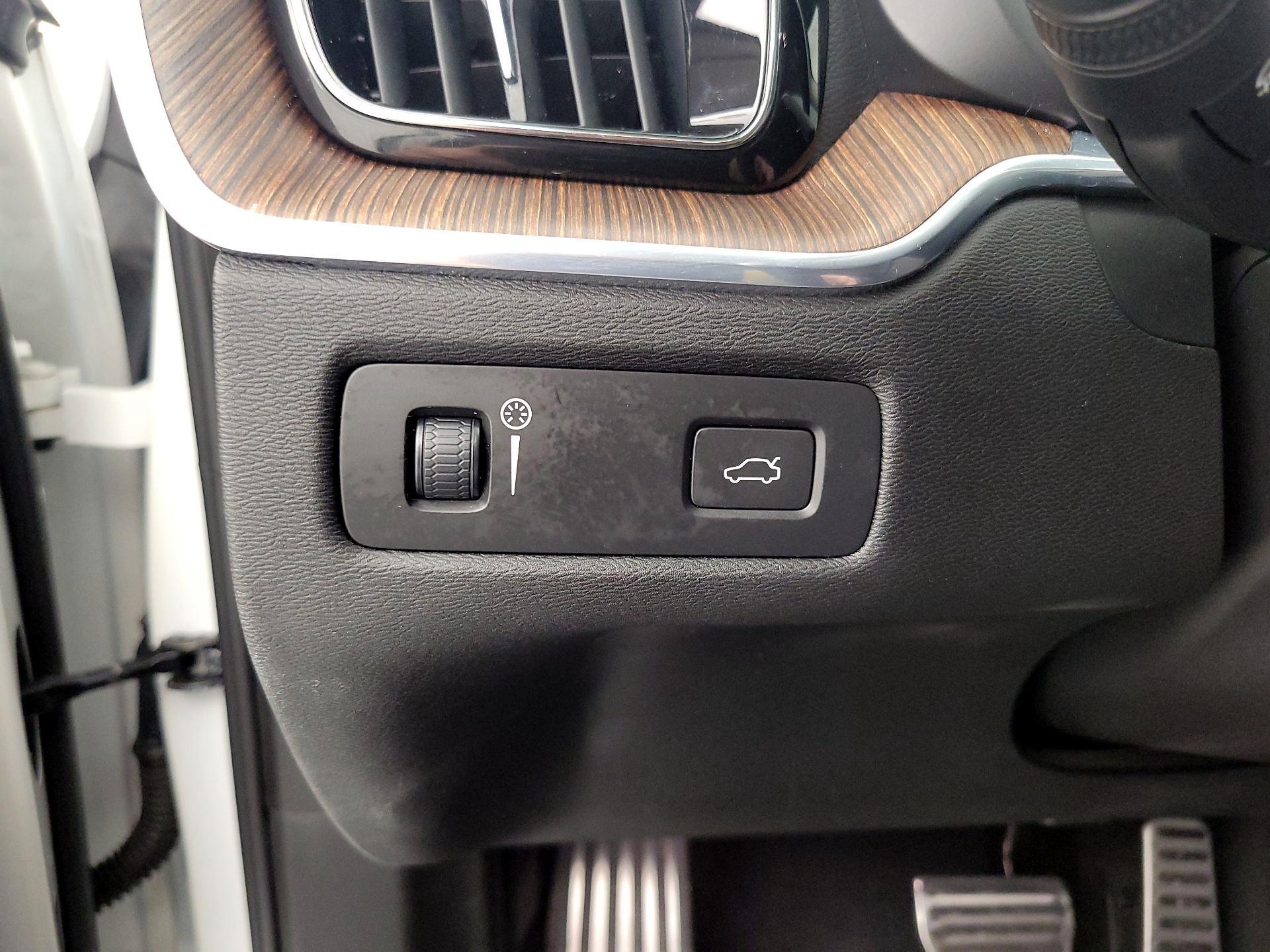 Thumbnail: 2020 Volvo XC60 - 13