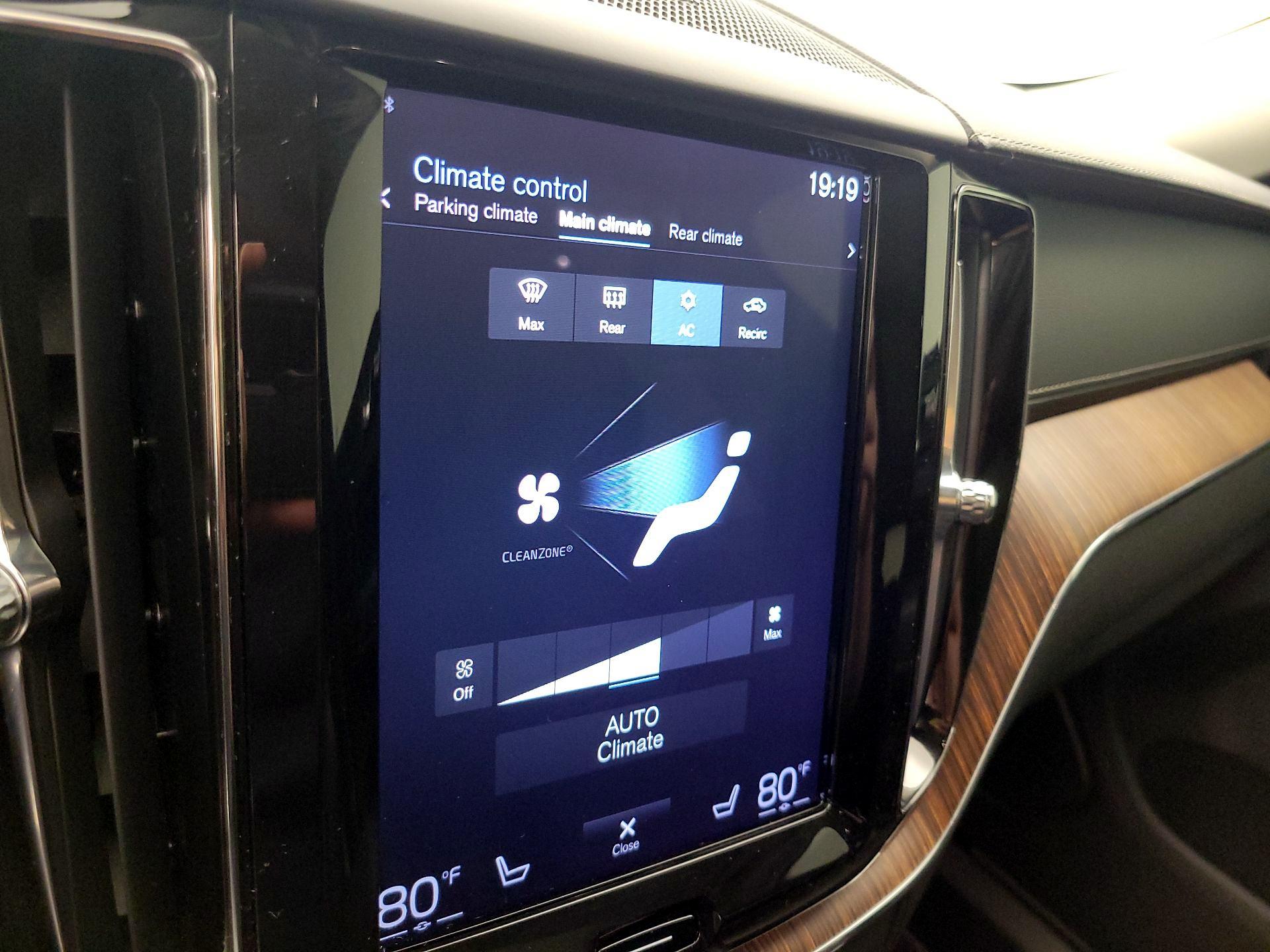 Thumbnail: 2020 Volvo XC60 - 17