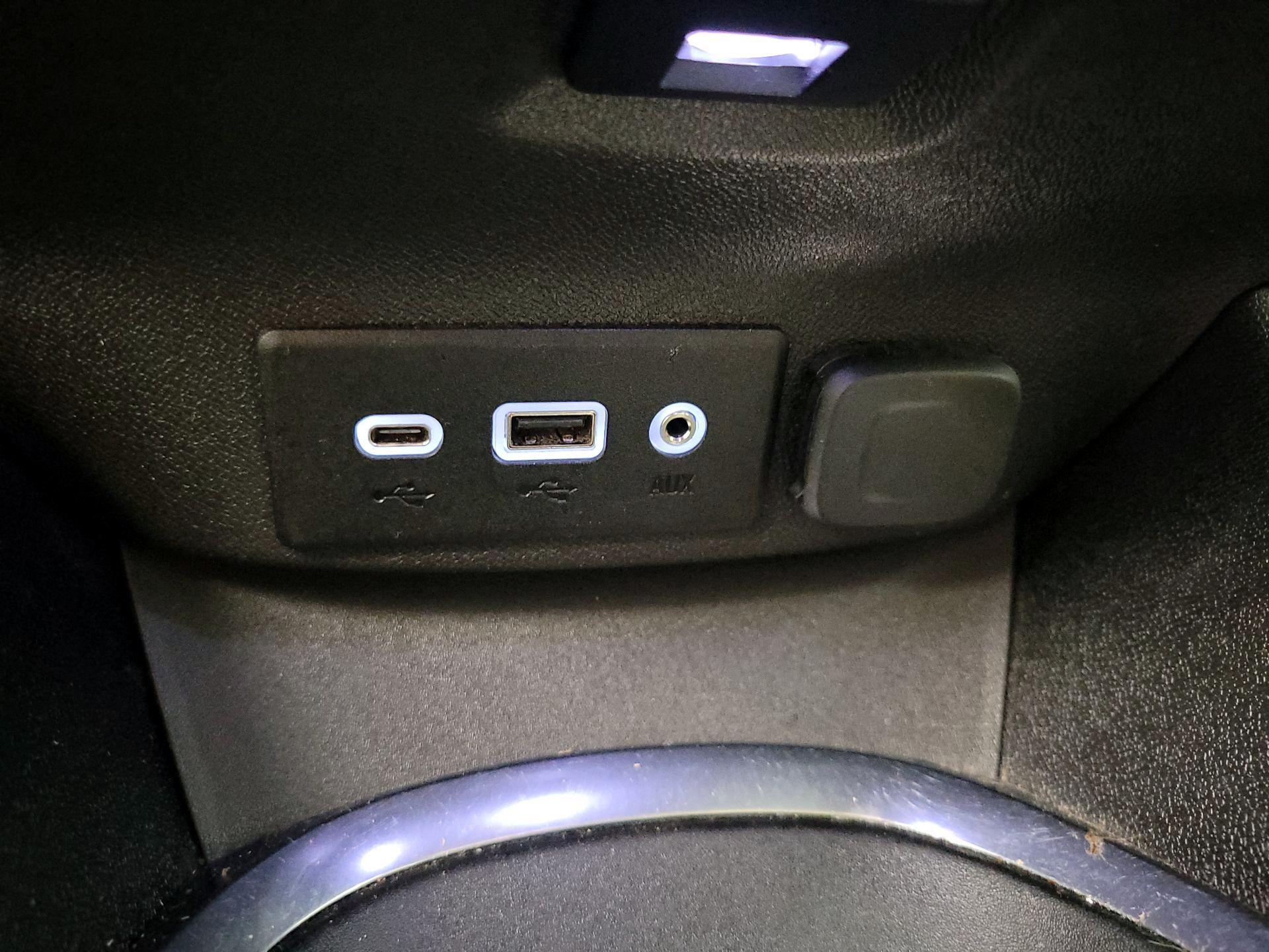 Thumbnail: 2019 Chevrolet Malibu - 18