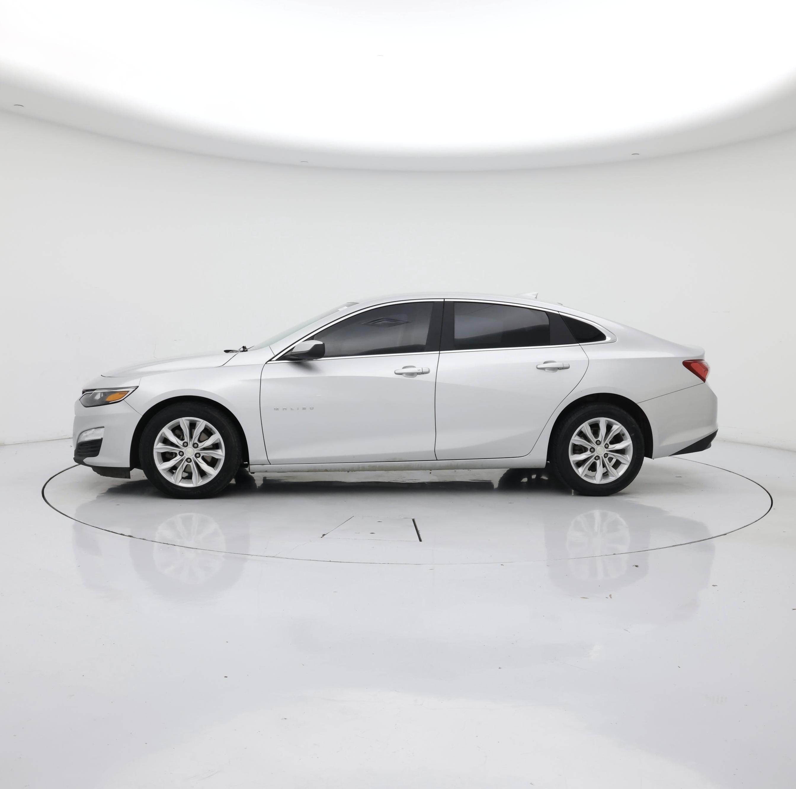 Thumbnail: 2019 Chevrolet Malibu - 3