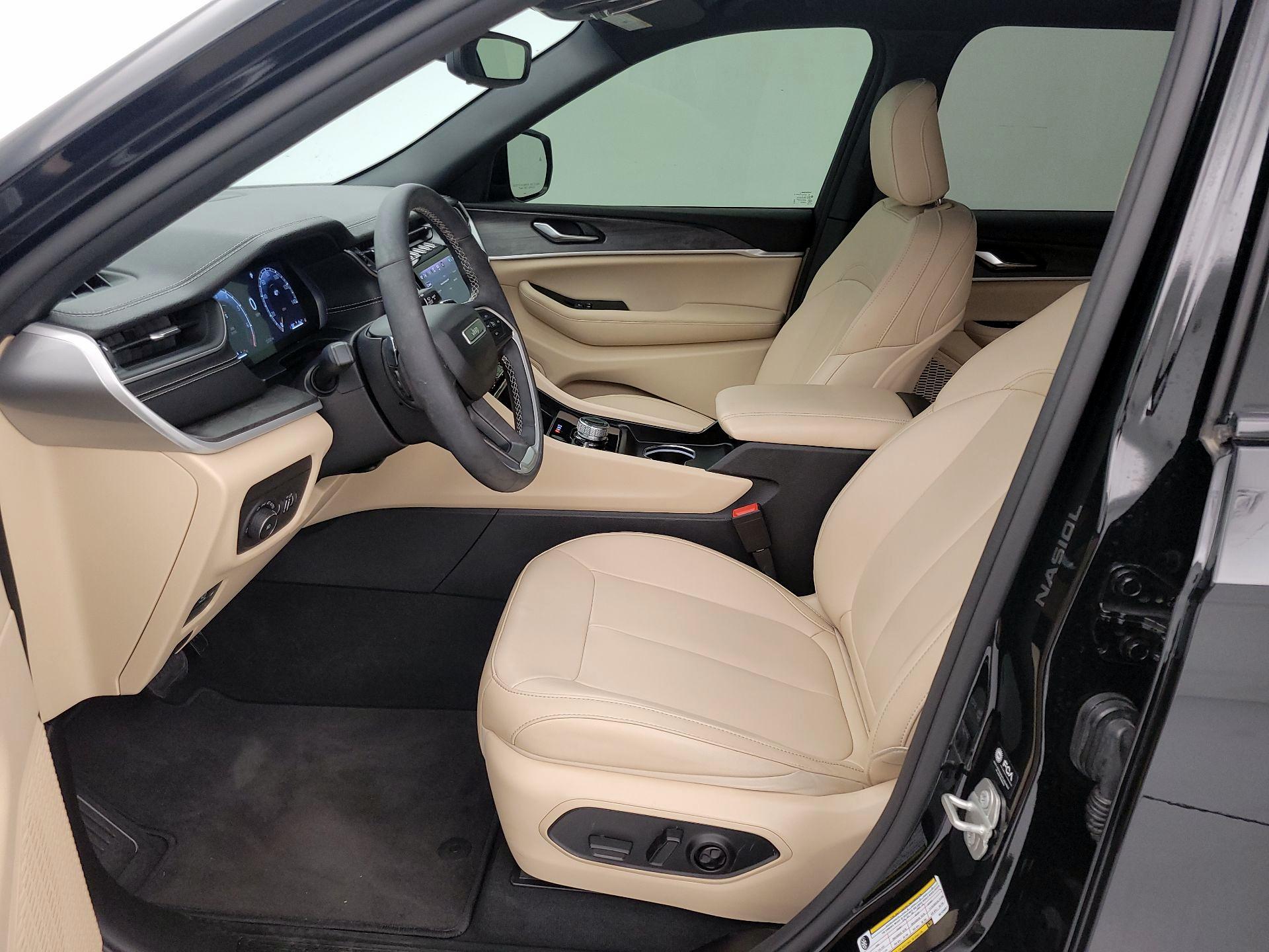 Thumbnail: 2024 Jeep Grand Cherokee - 11