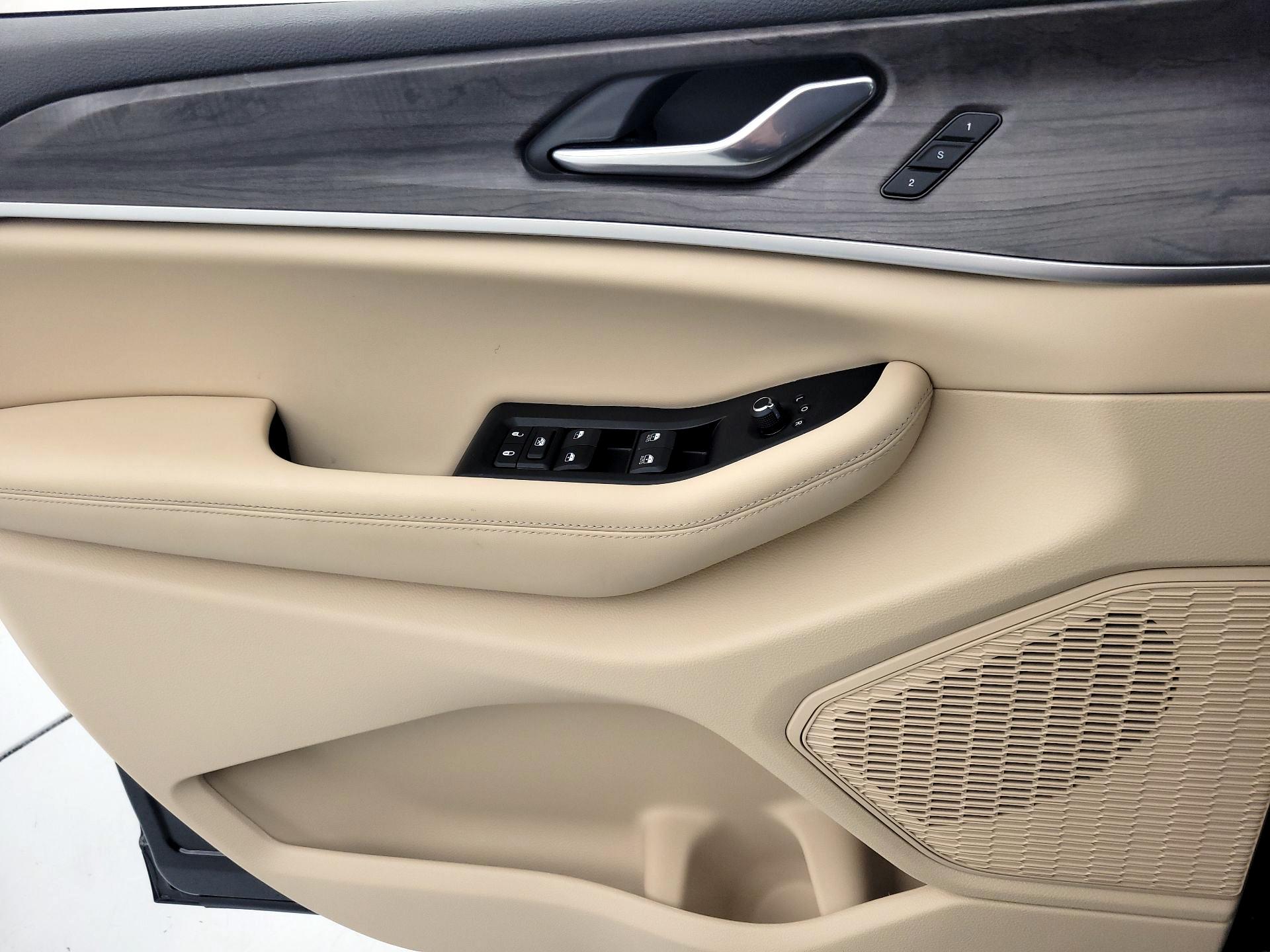 Thumbnail: 2024 Jeep Grand Cherokee - 12