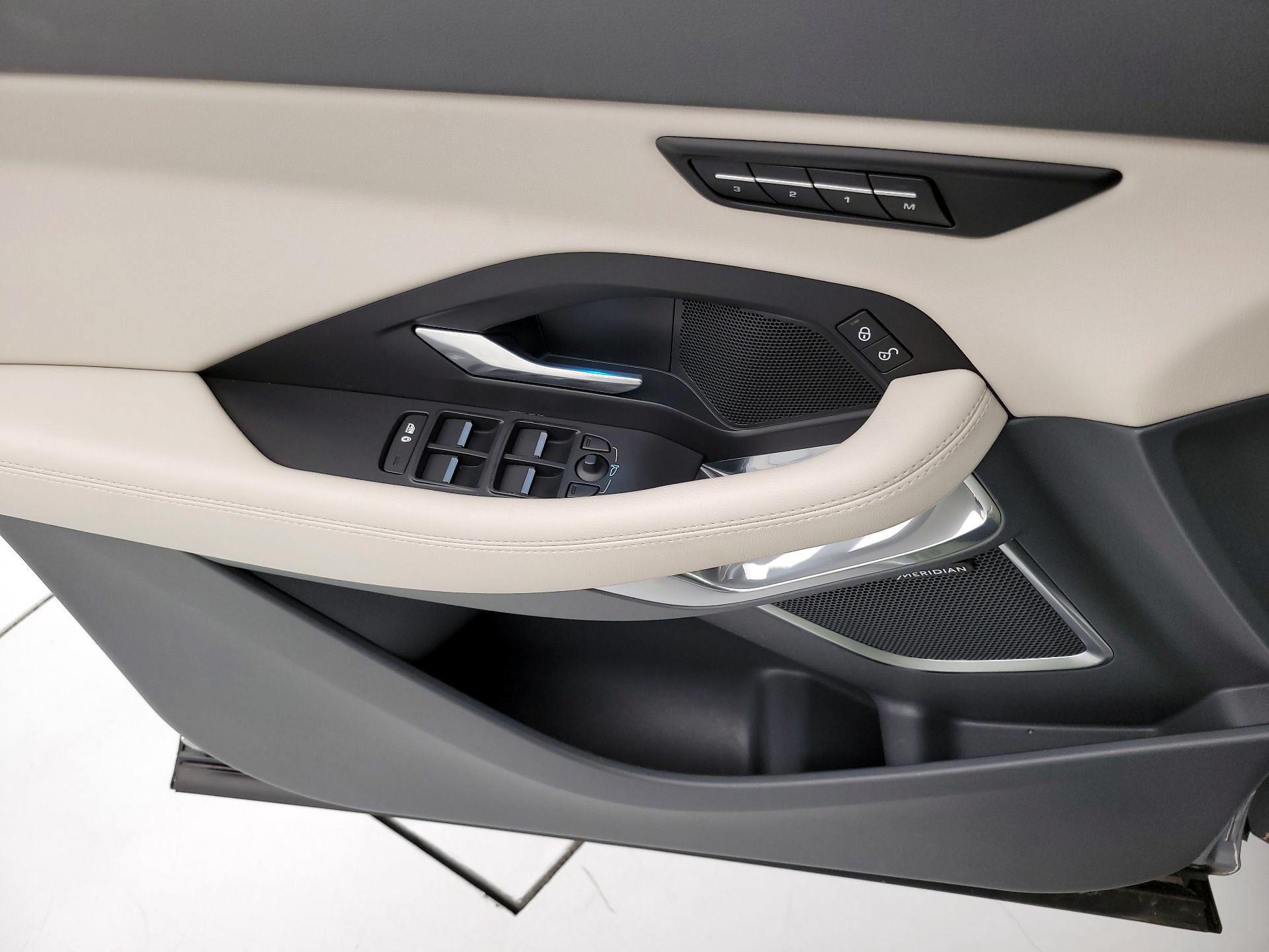 Thumbnail: 2019 Jaguar E-Pace - 12