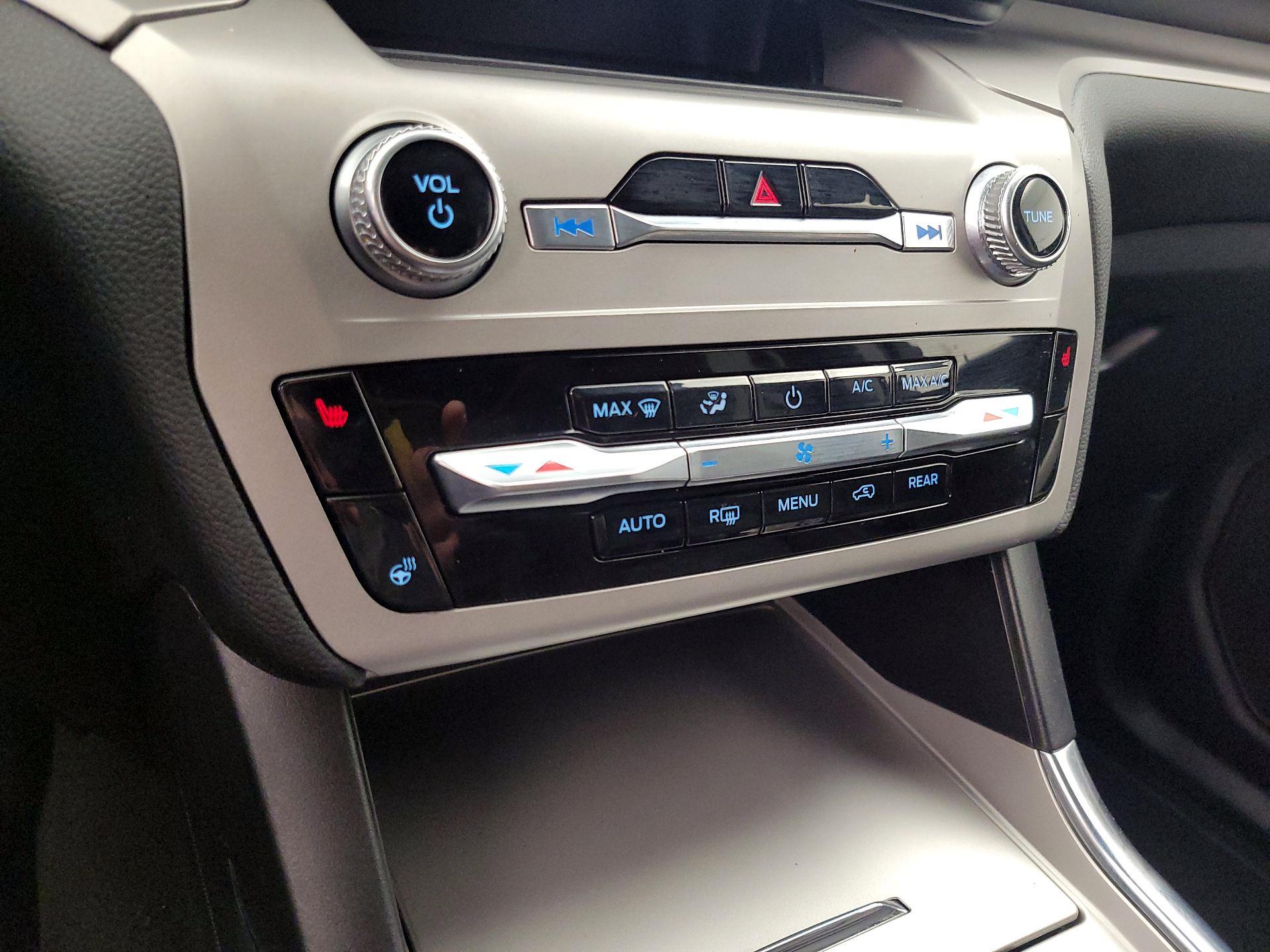 Thumbnail: 2022 Ford Explorer - 17