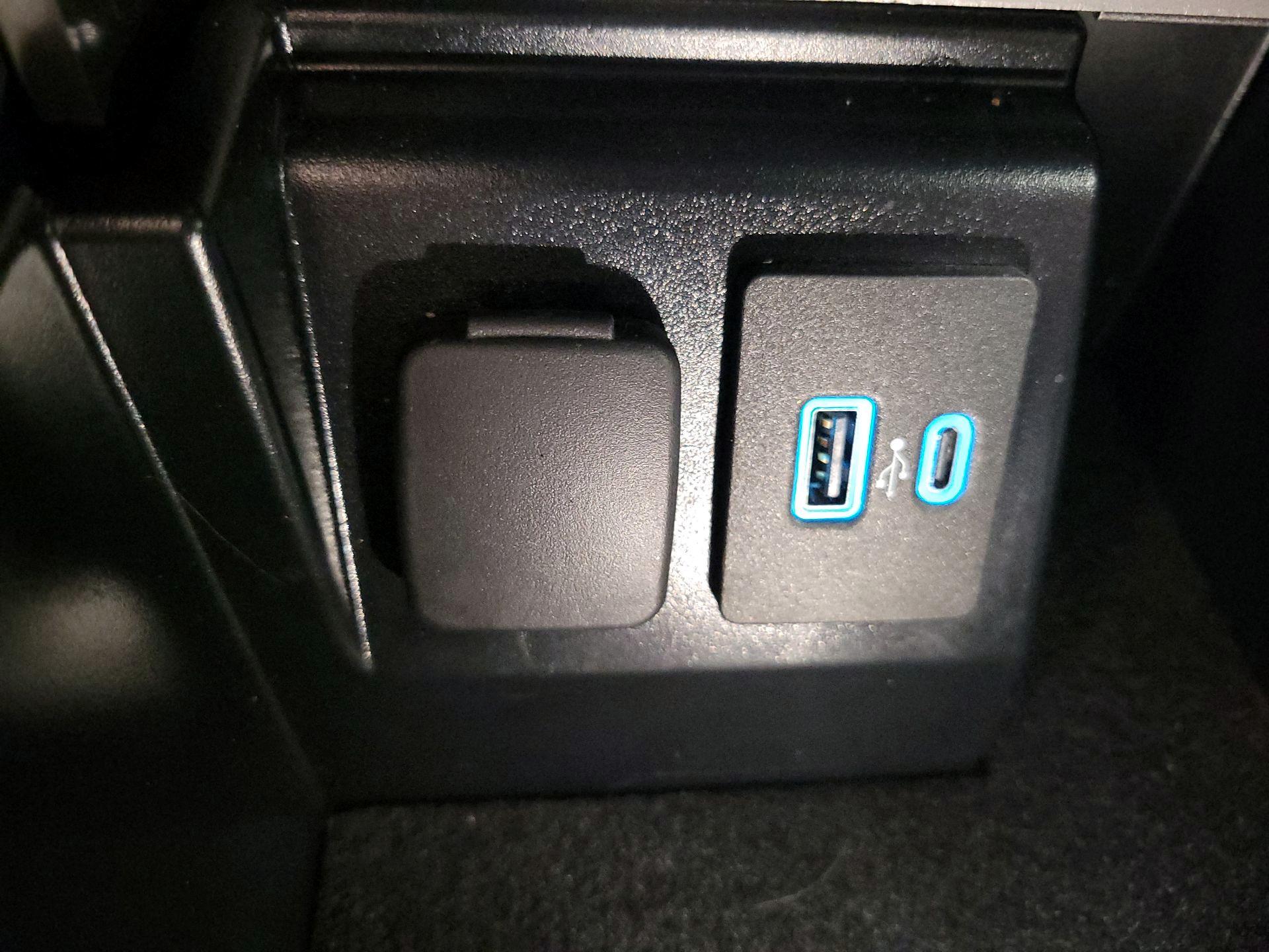 Thumbnail: 2022 Ford Explorer - 19