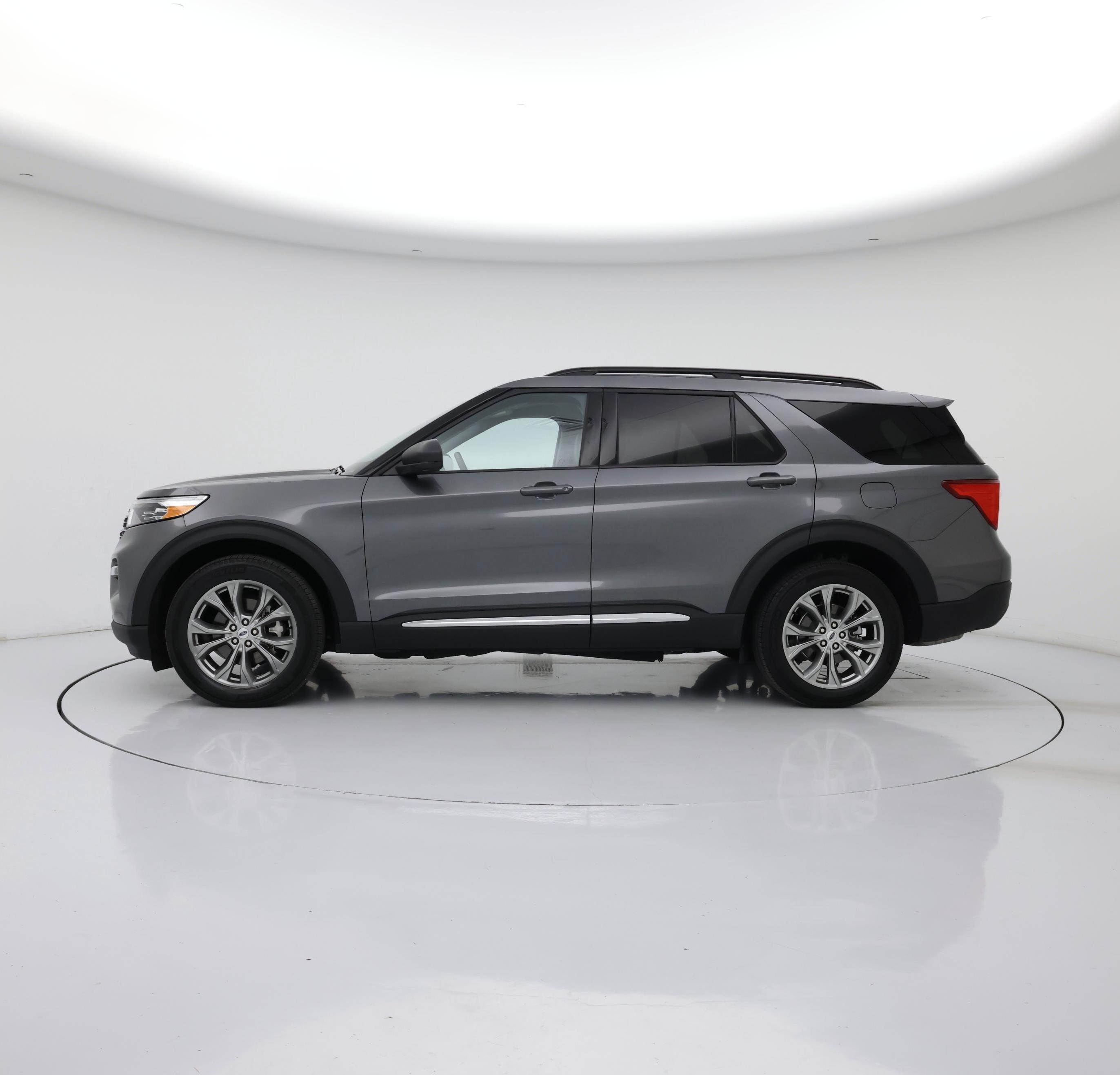 Thumbnail: 2022 Ford Explorer - 3