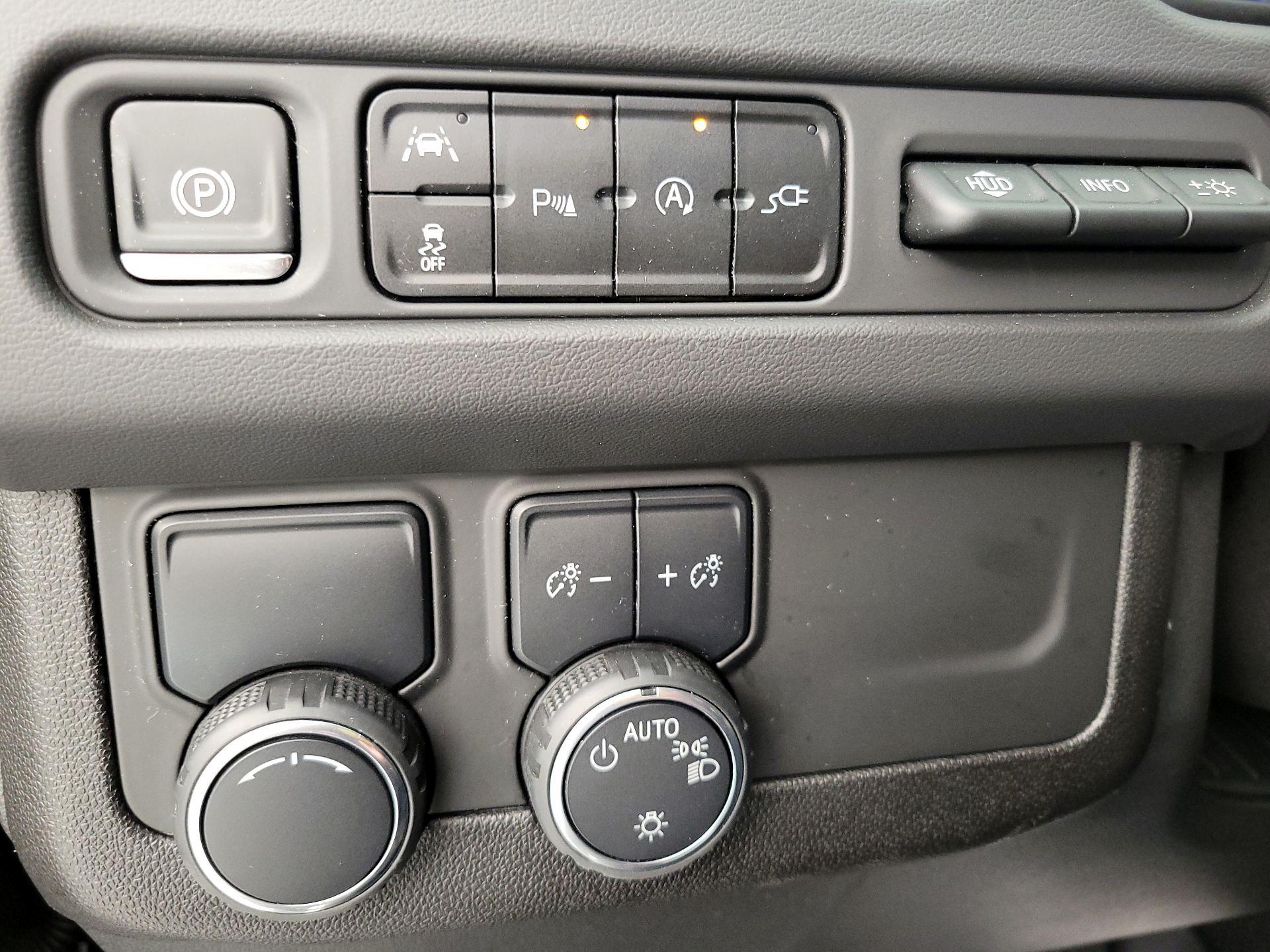 Thumbnail: 2021 Chevrolet Tahoe - 12