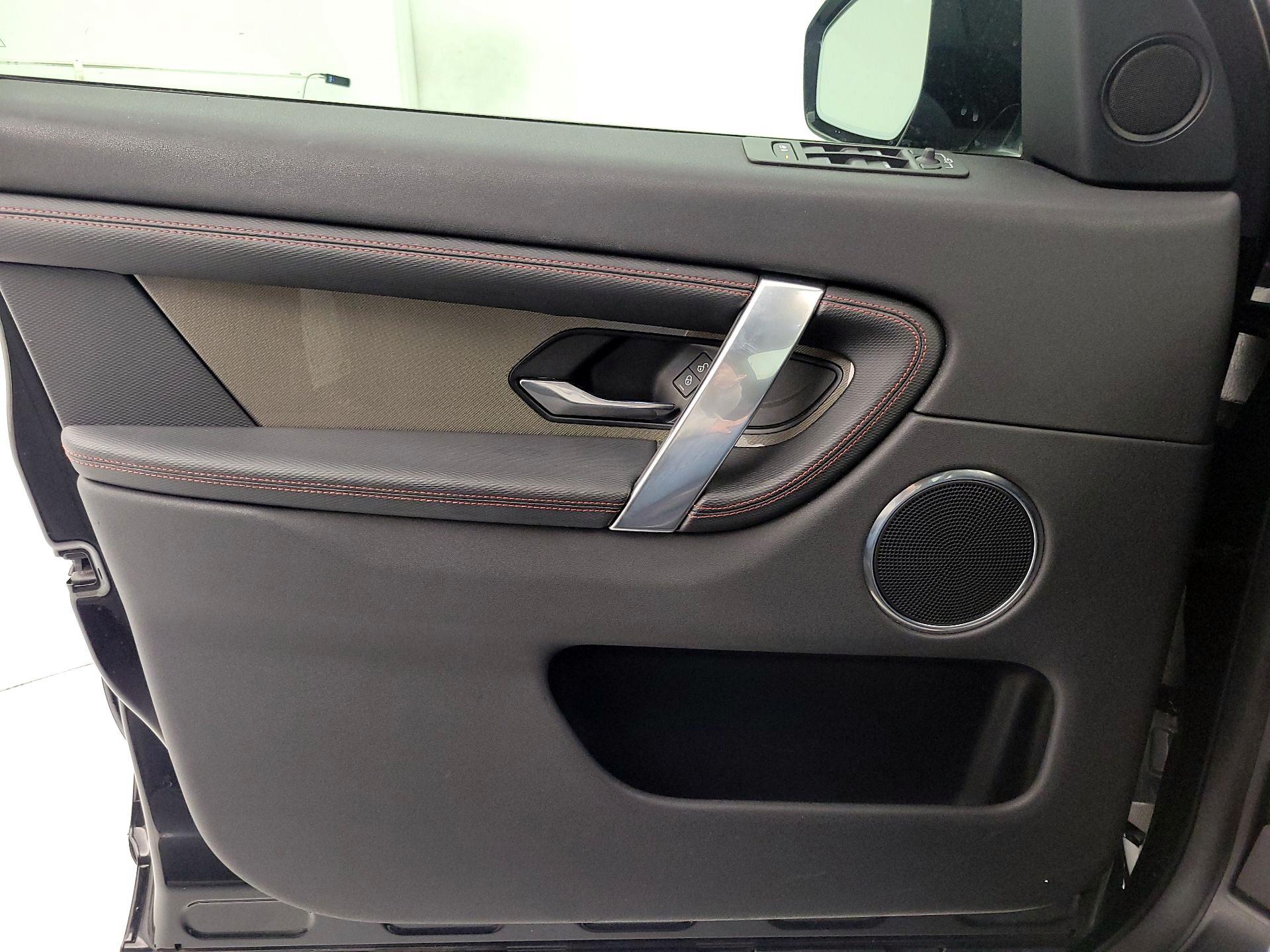 Thumbnail: 2020 Land Rover Discovery Sport - 12