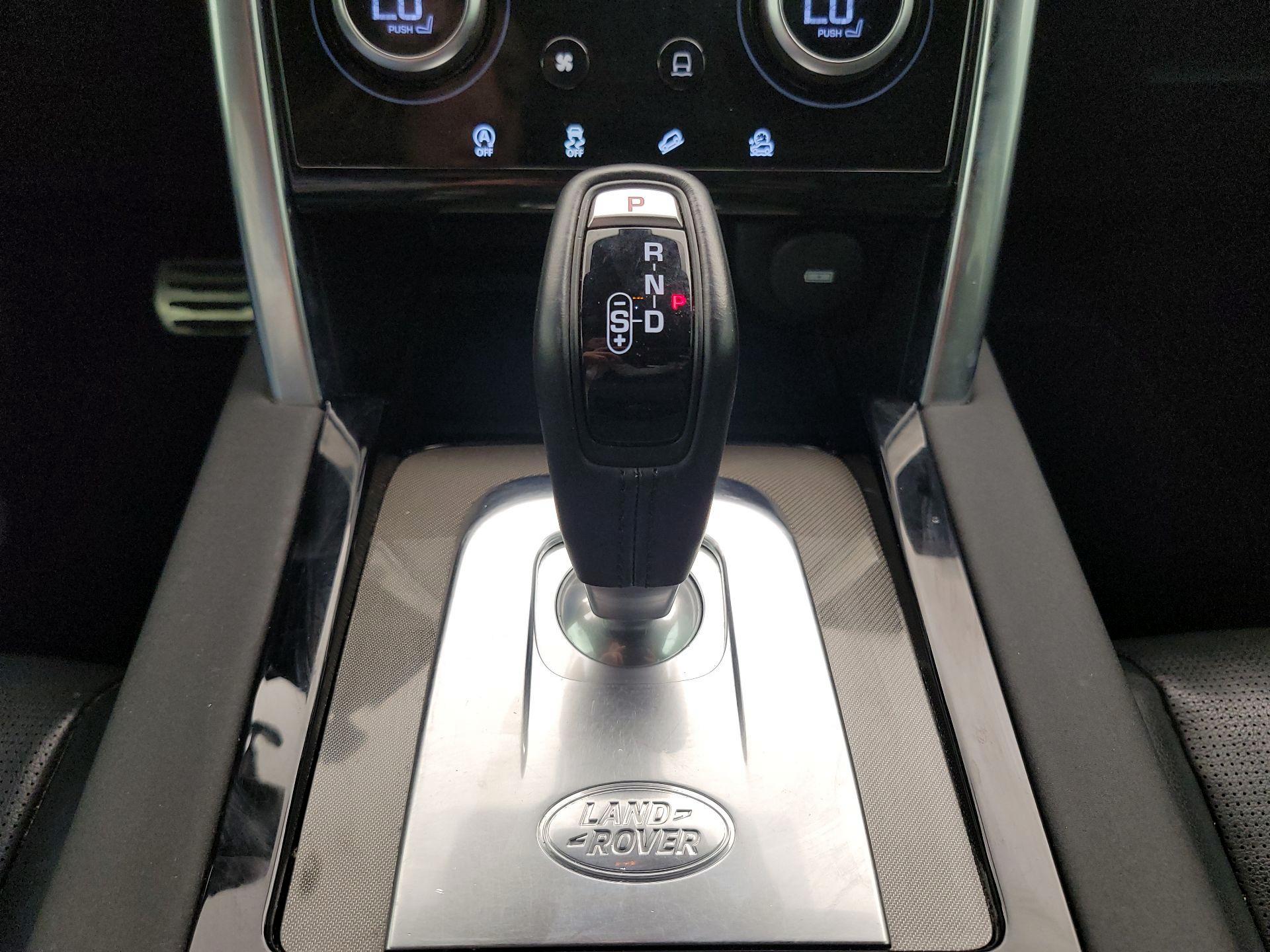 Thumbnail: 2020 Land Rover Discovery Sport - 18