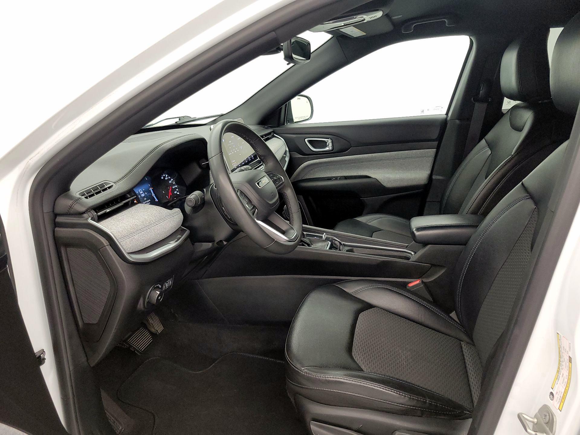 Thumbnail: 2023 Jeep Compass - 11