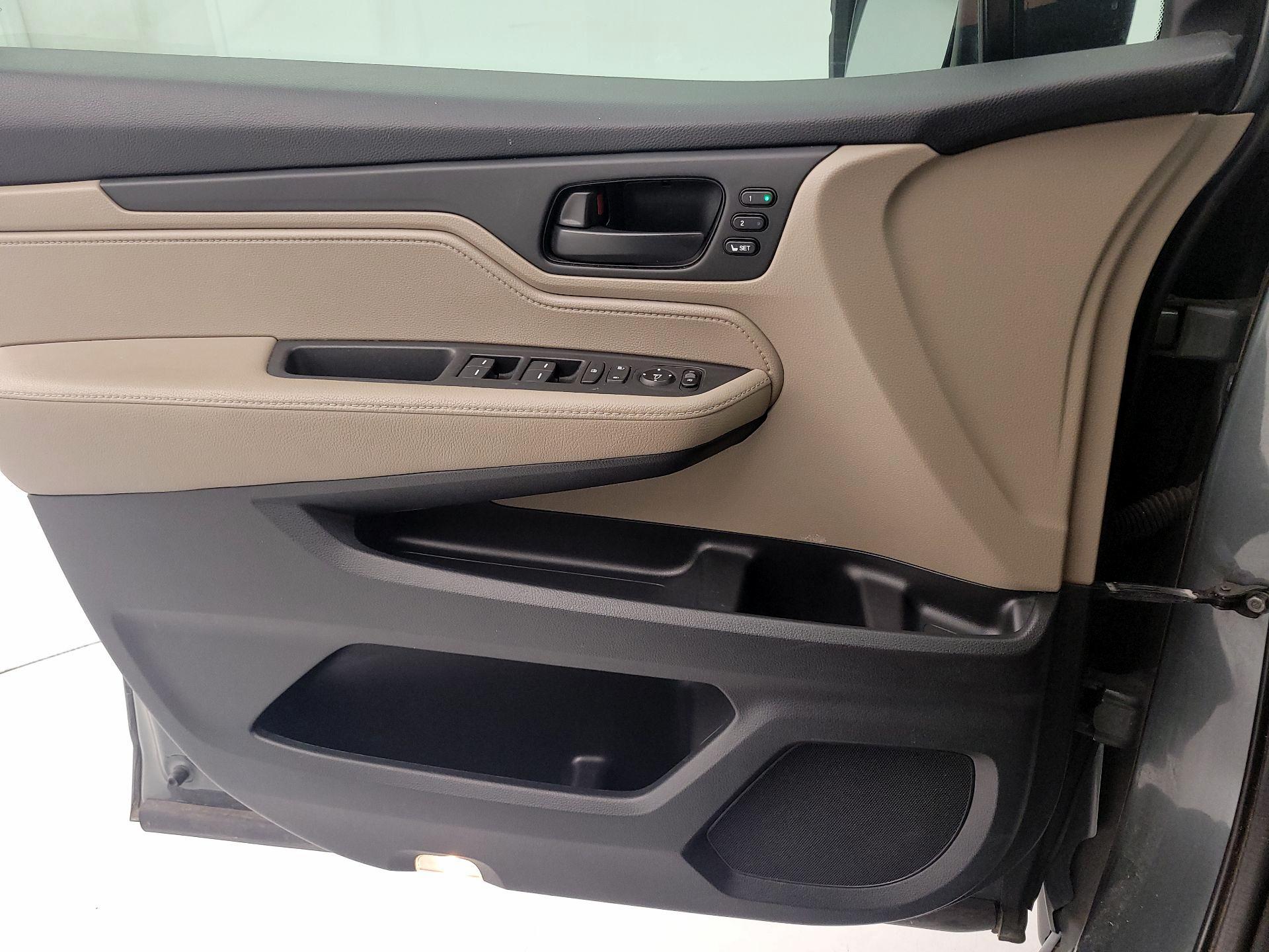 Thumbnail: 2018 Honda Odyssey - 12