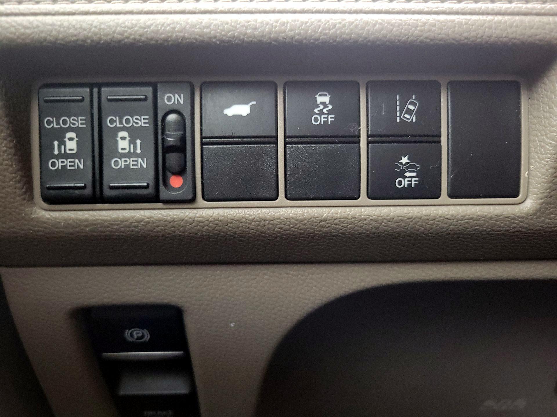 Thumbnail: 2018 Honda Odyssey - 13