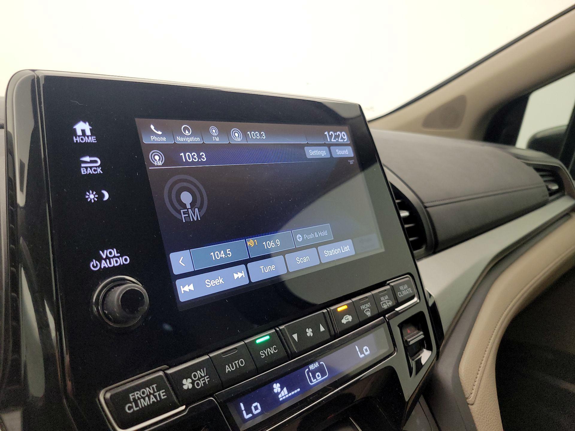 Thumbnail: 2018 Honda Odyssey - 16