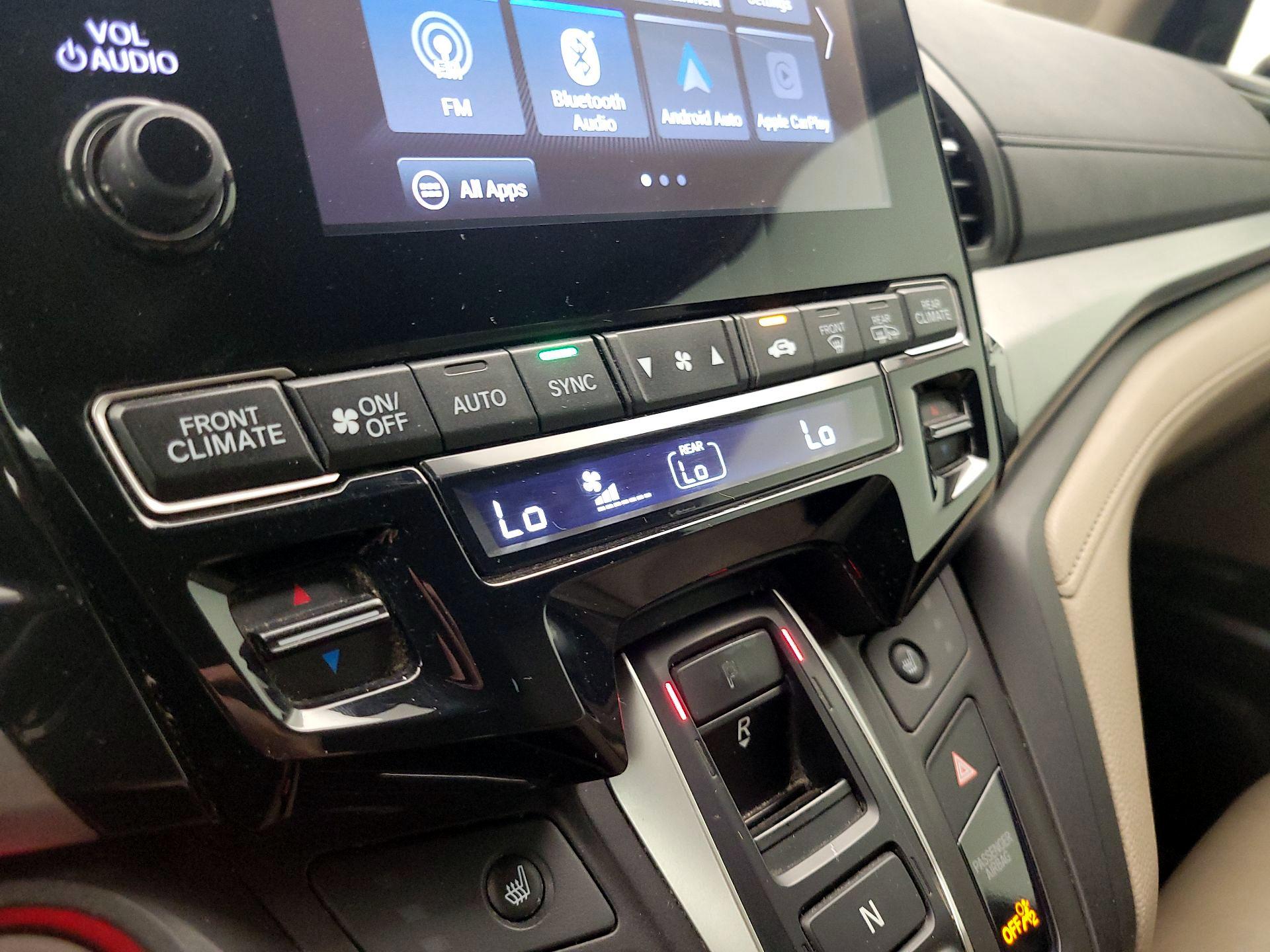 Thumbnail: 2018 Honda Odyssey - 17