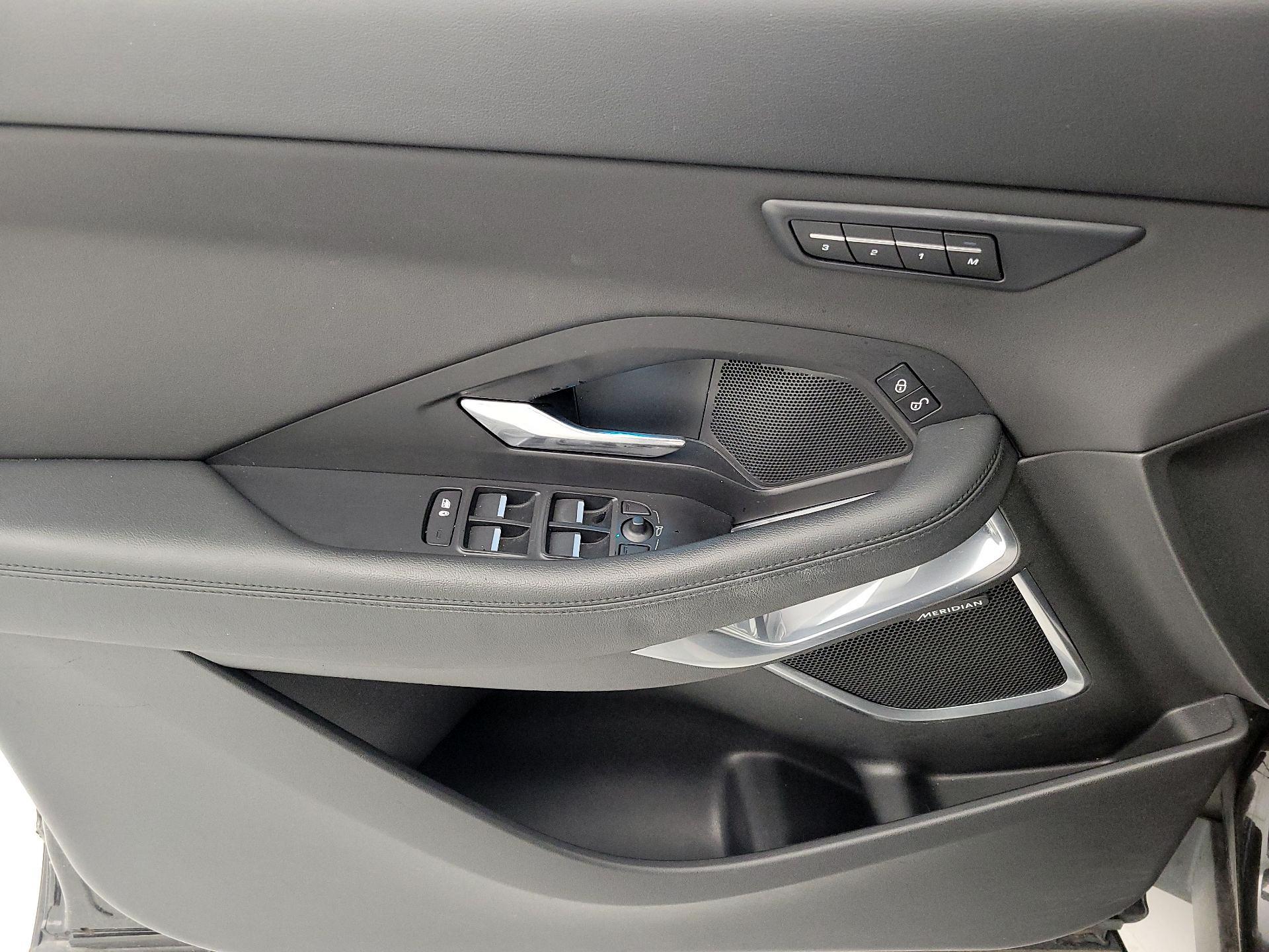 Thumbnail: 2019 Jaguar E-Pace - 12