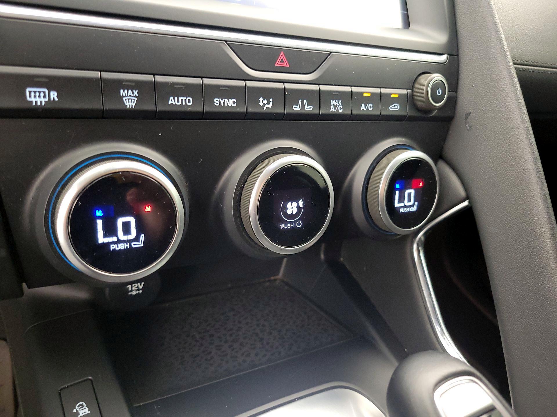 Thumbnail: 2019 Jaguar E-Pace - 17