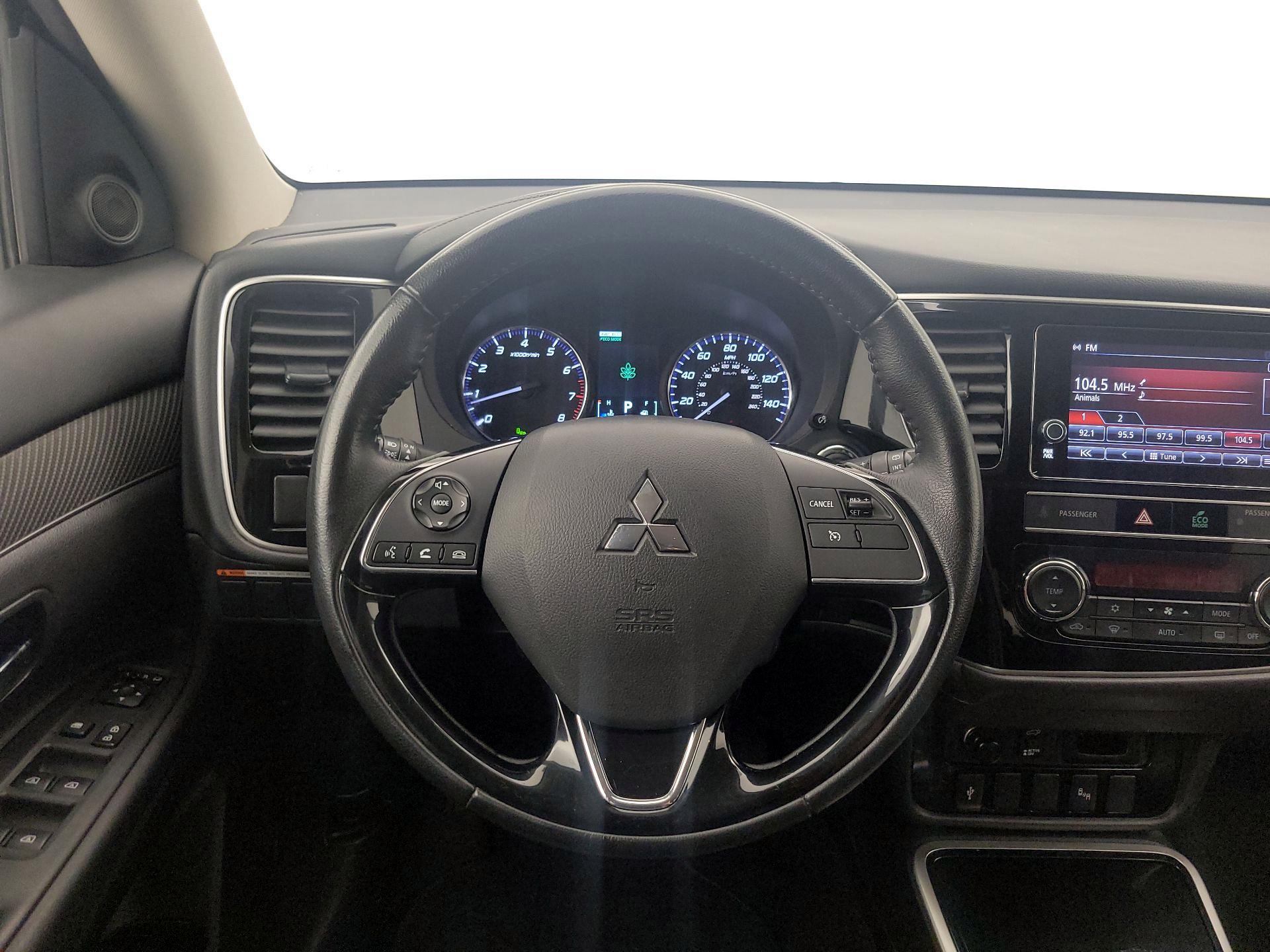 Thumbnail: 2019 Mitsubishi Outlander - 10