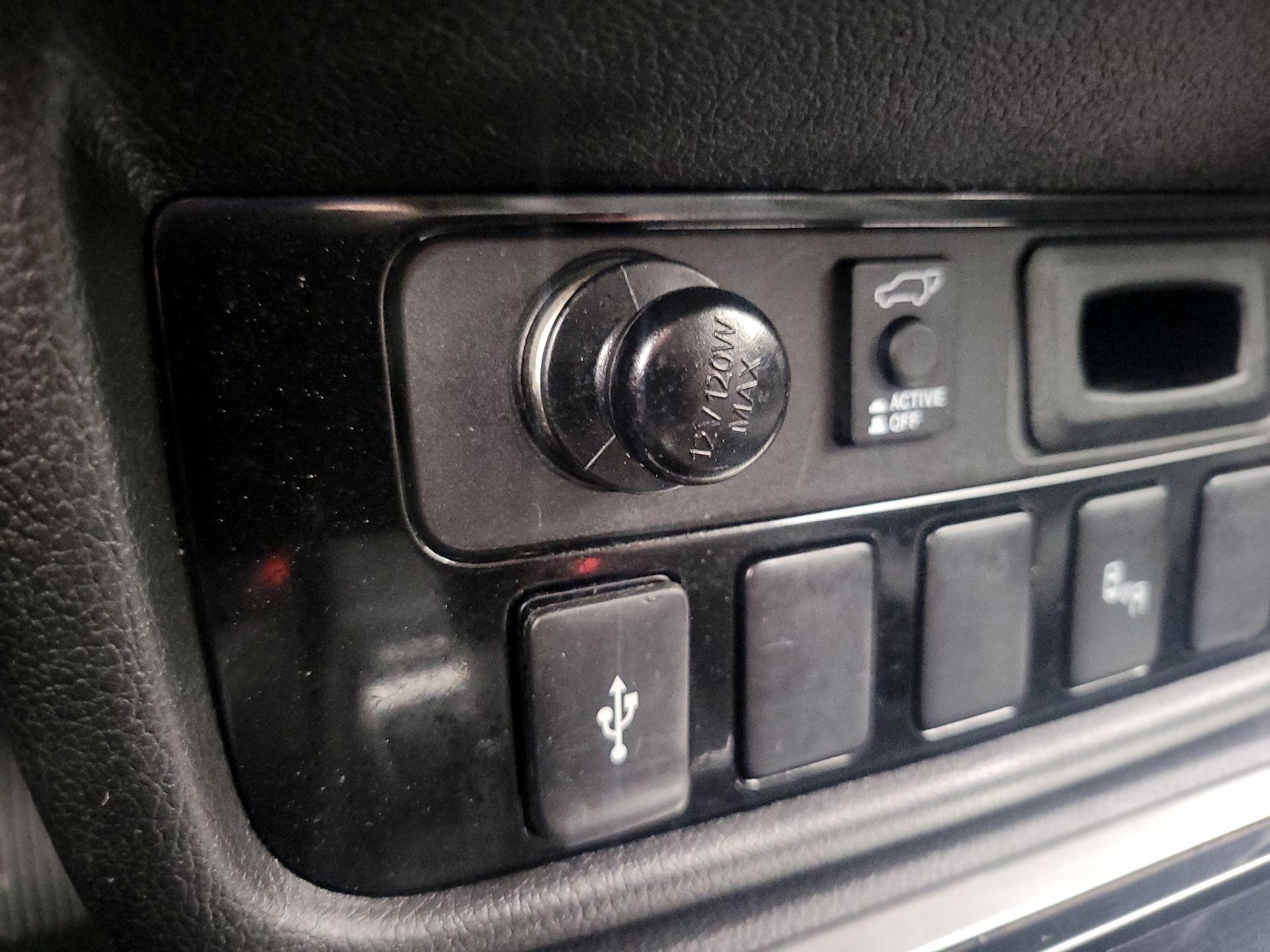 Thumbnail: 2019 Mitsubishi Outlander - 18