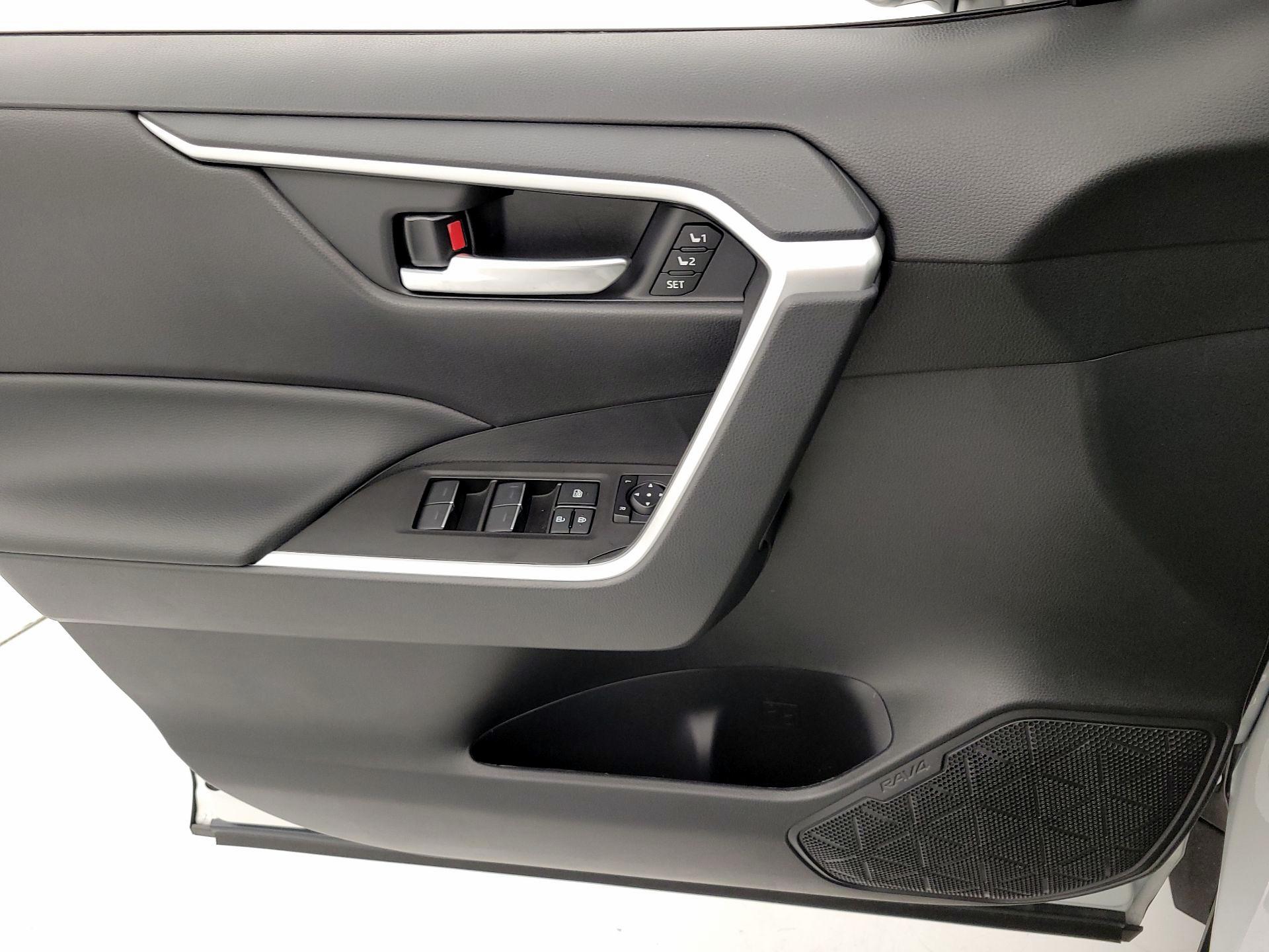 Thumbnail: 2025 Toyota RAV4 - 12