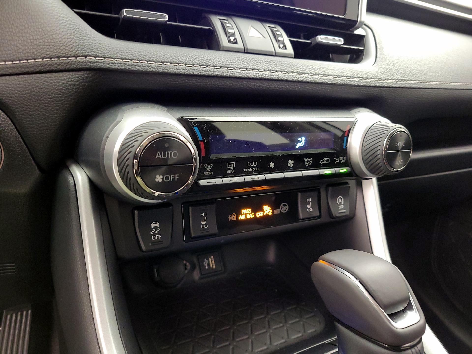 Thumbnail: 2025 Toyota RAV4 - 16