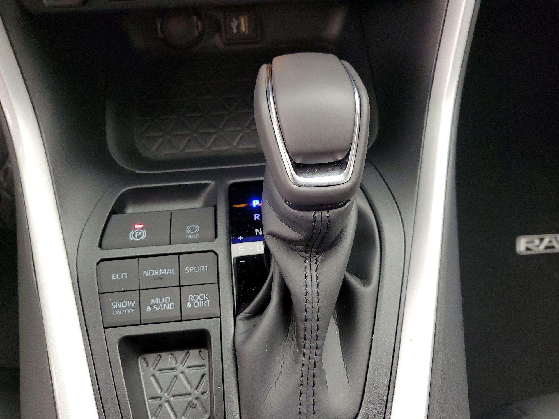 Thumbnail: 2025 Toyota RAV4 - 17