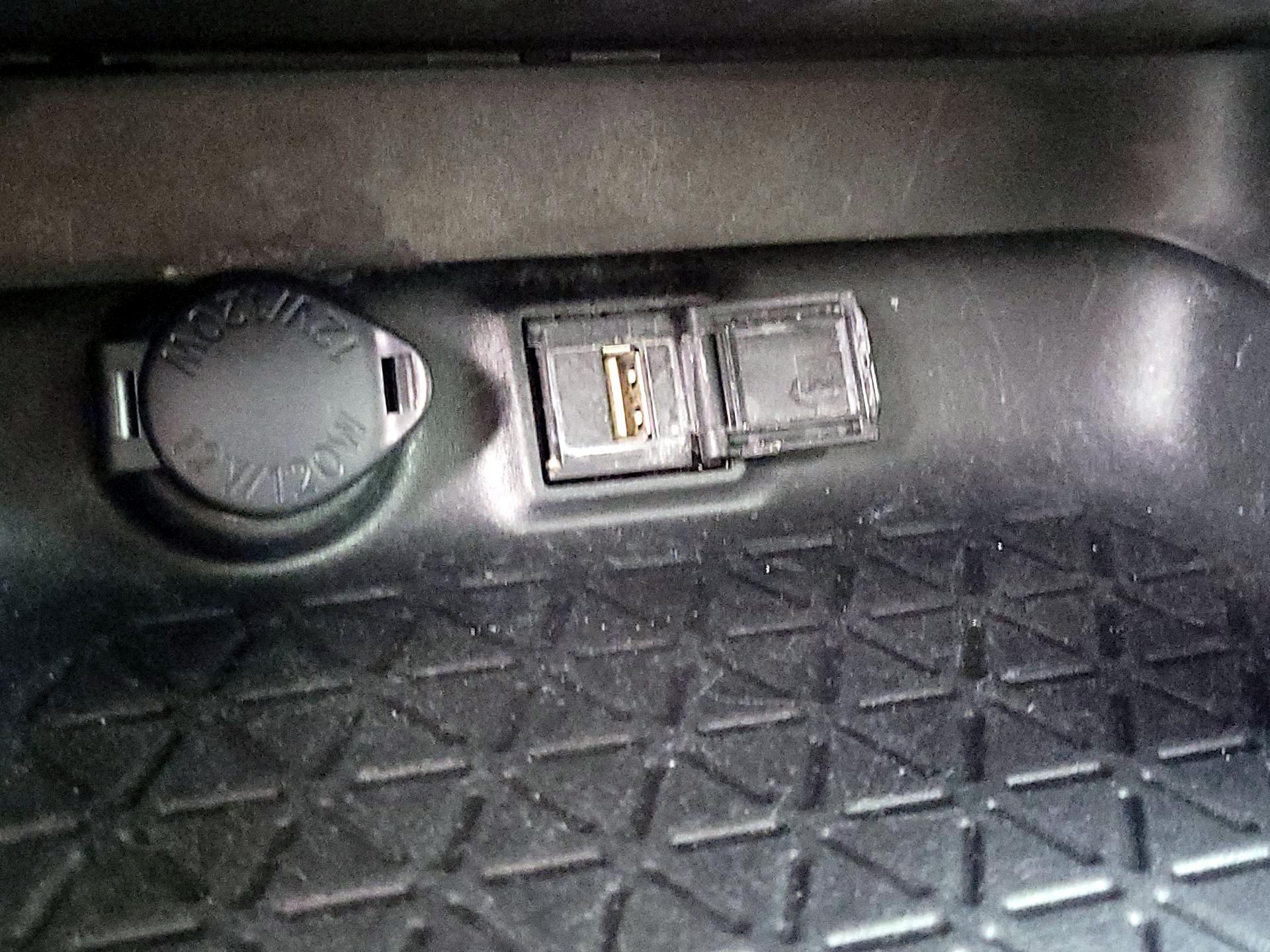 Thumbnail: 2020 Toyota RAV4 - 18