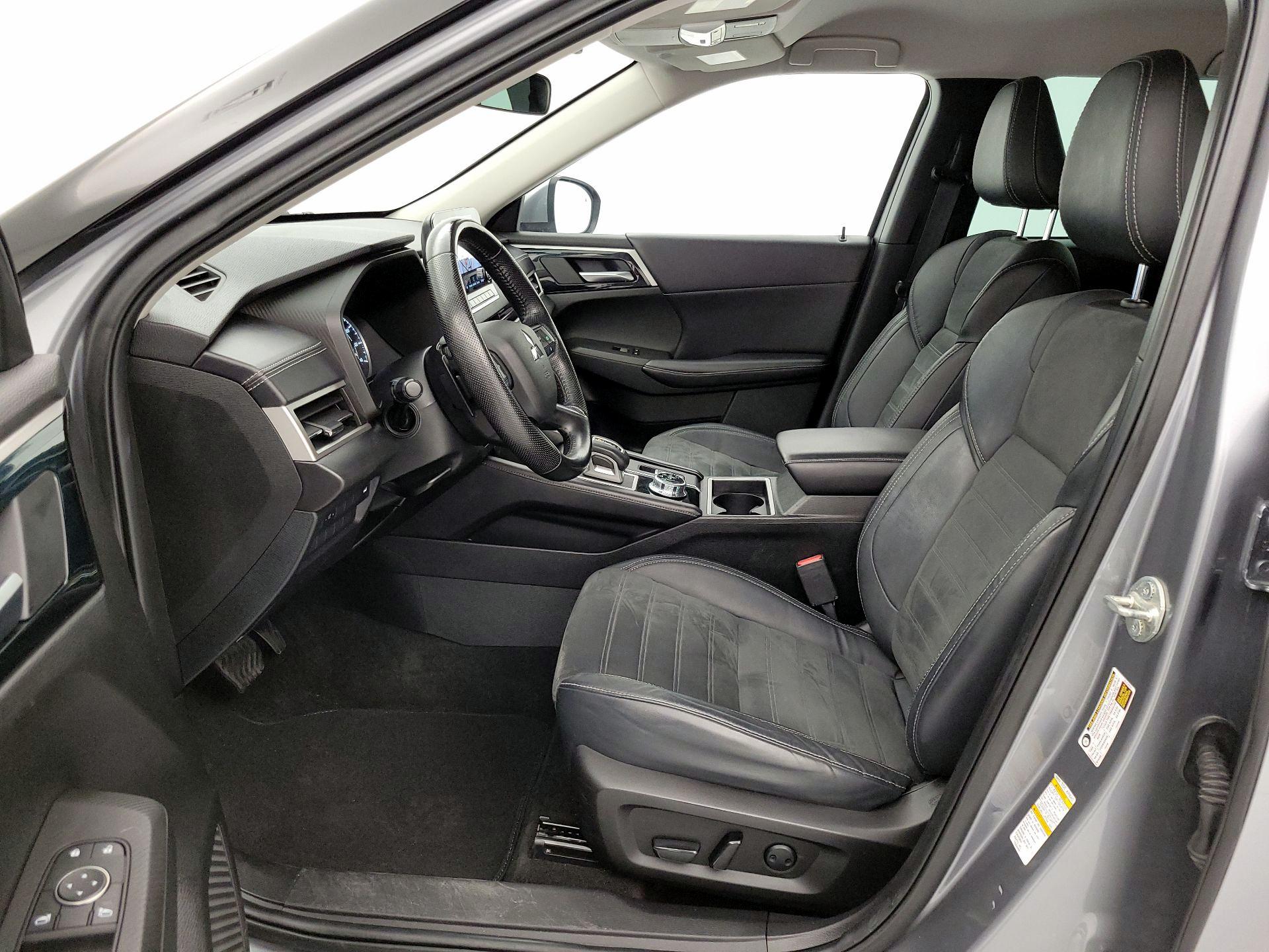 Thumbnail: 2022 Mitsubishi Outlander - 11