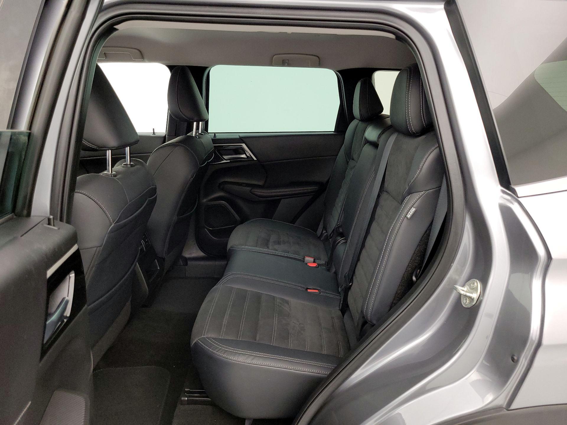 Thumbnail: 2022 Mitsubishi Outlander - 20