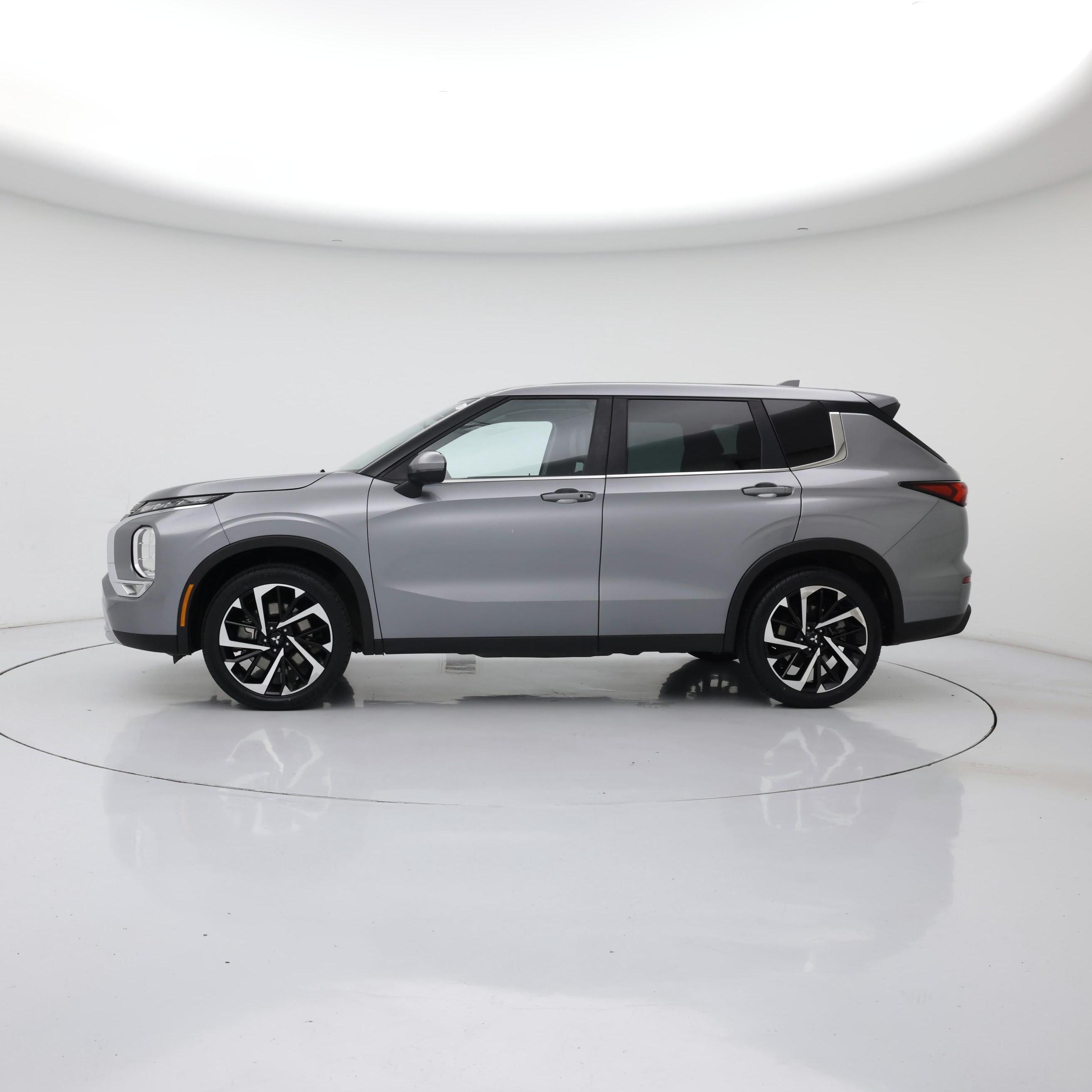 Thumbnail: 2022 Mitsubishi Outlander - 3