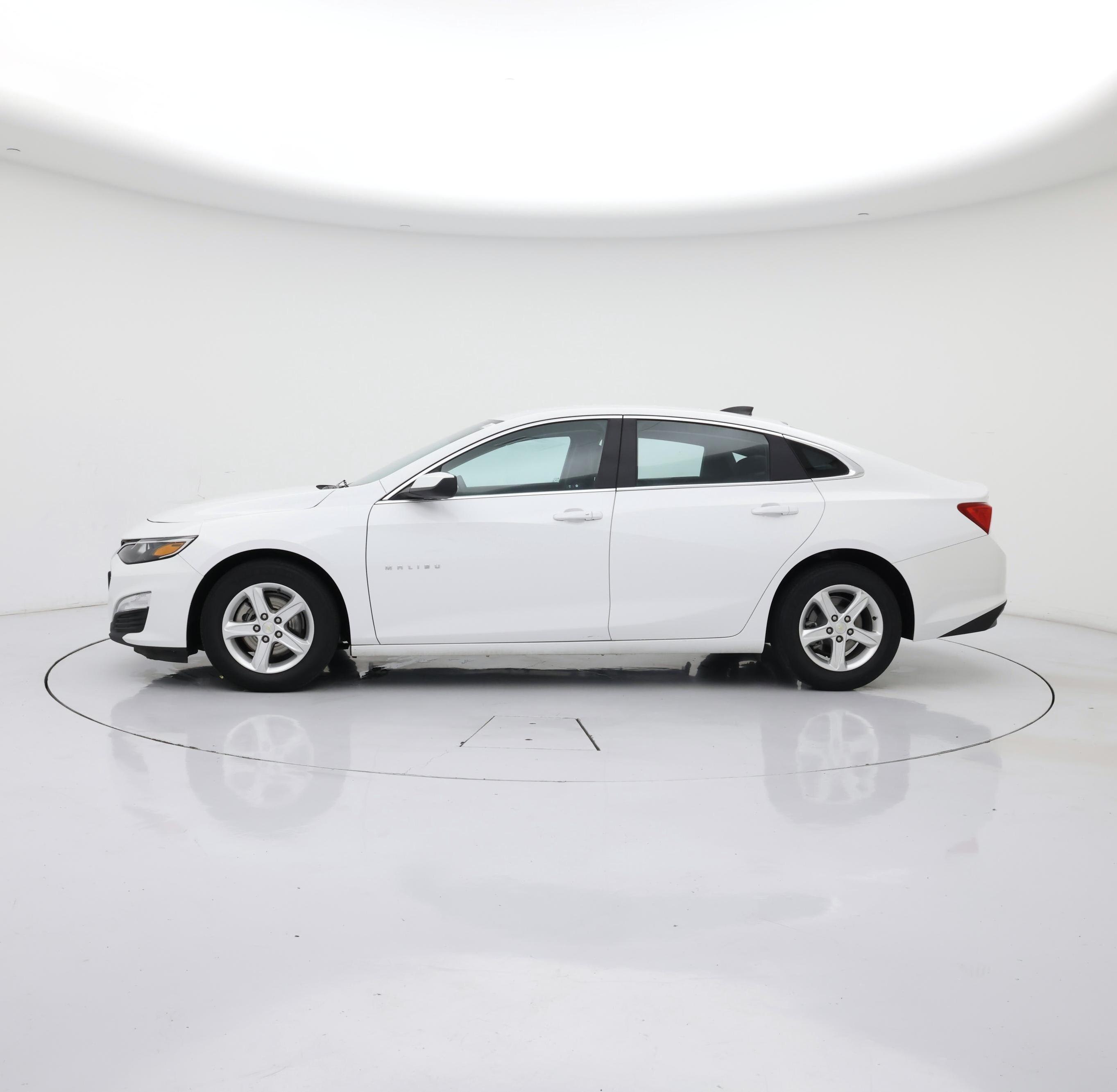 Thumbnail: 2021 Chevrolet Malibu - 3