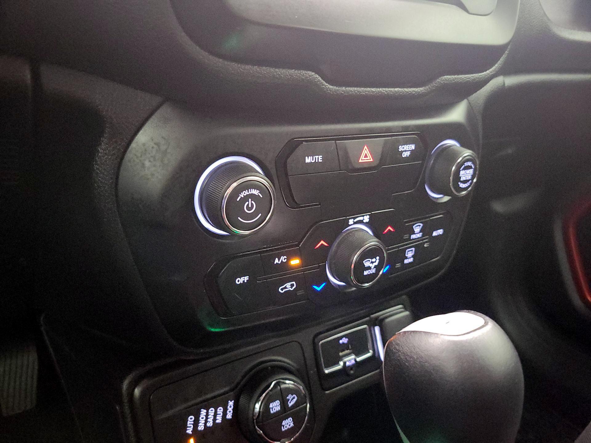 Thumbnail: 2020 Jeep Renegade - 16