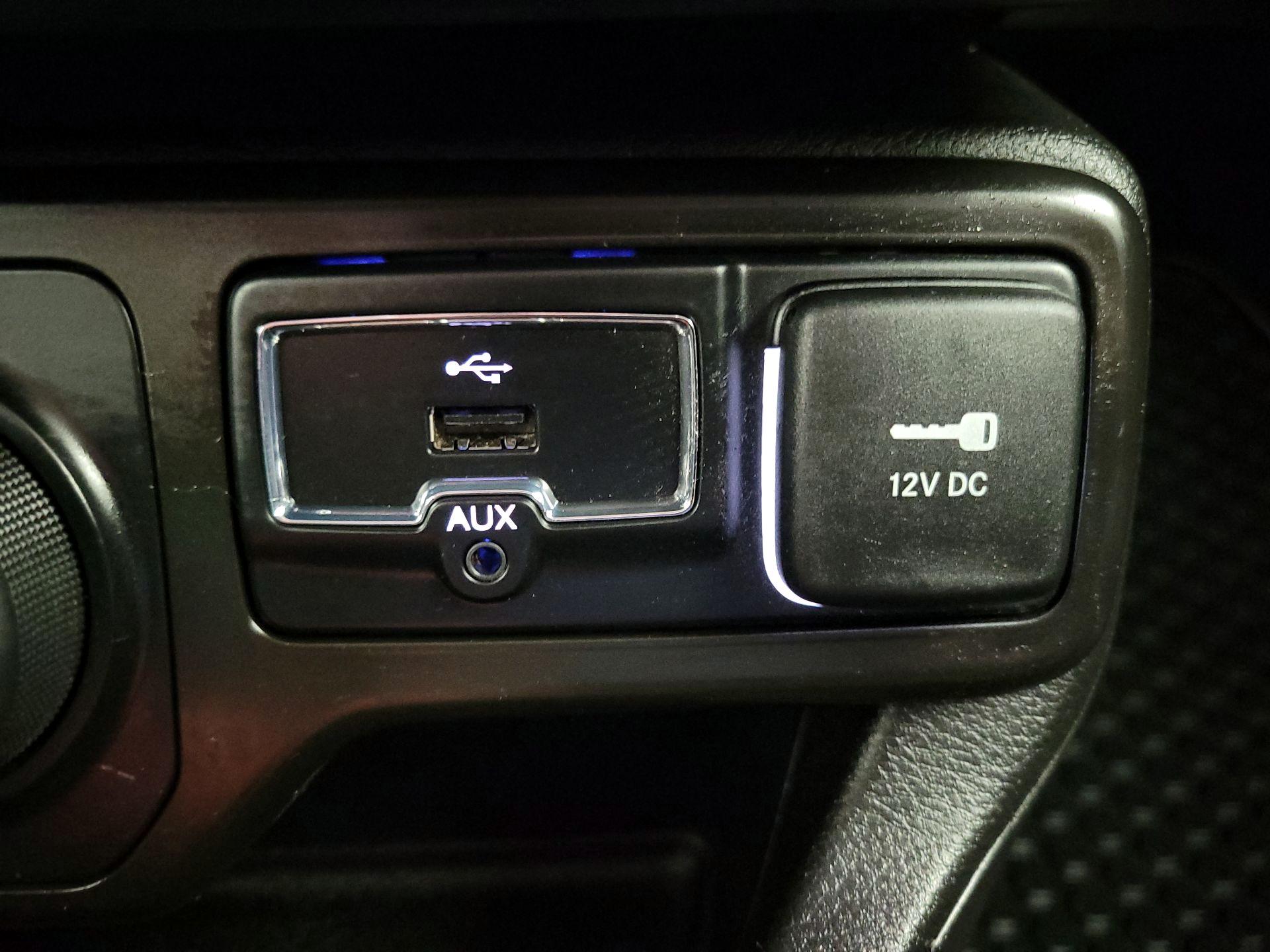 Thumbnail: 2020 Jeep Renegade - 18