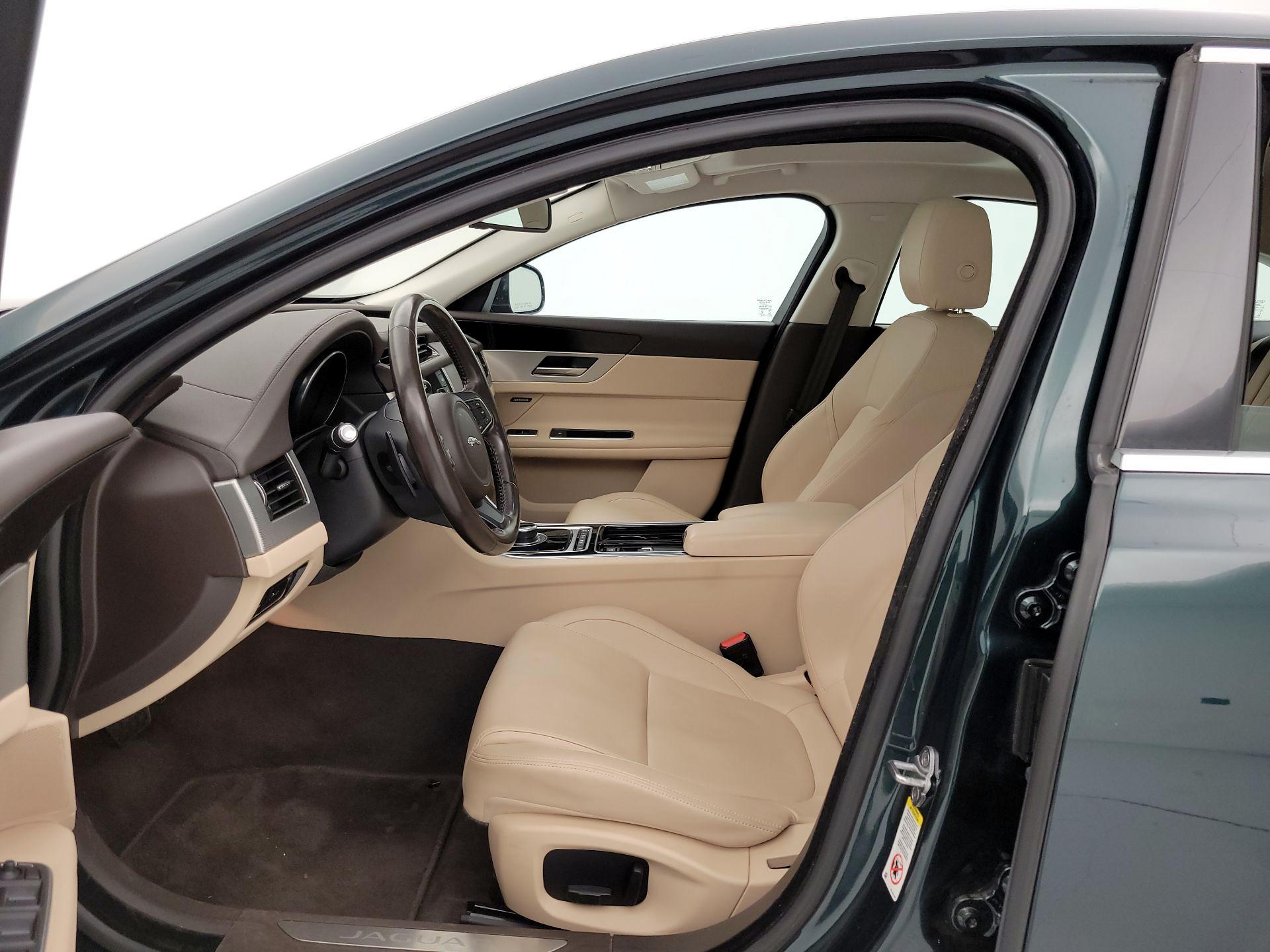 Thumbnail: 2017 Jaguar XF - 11