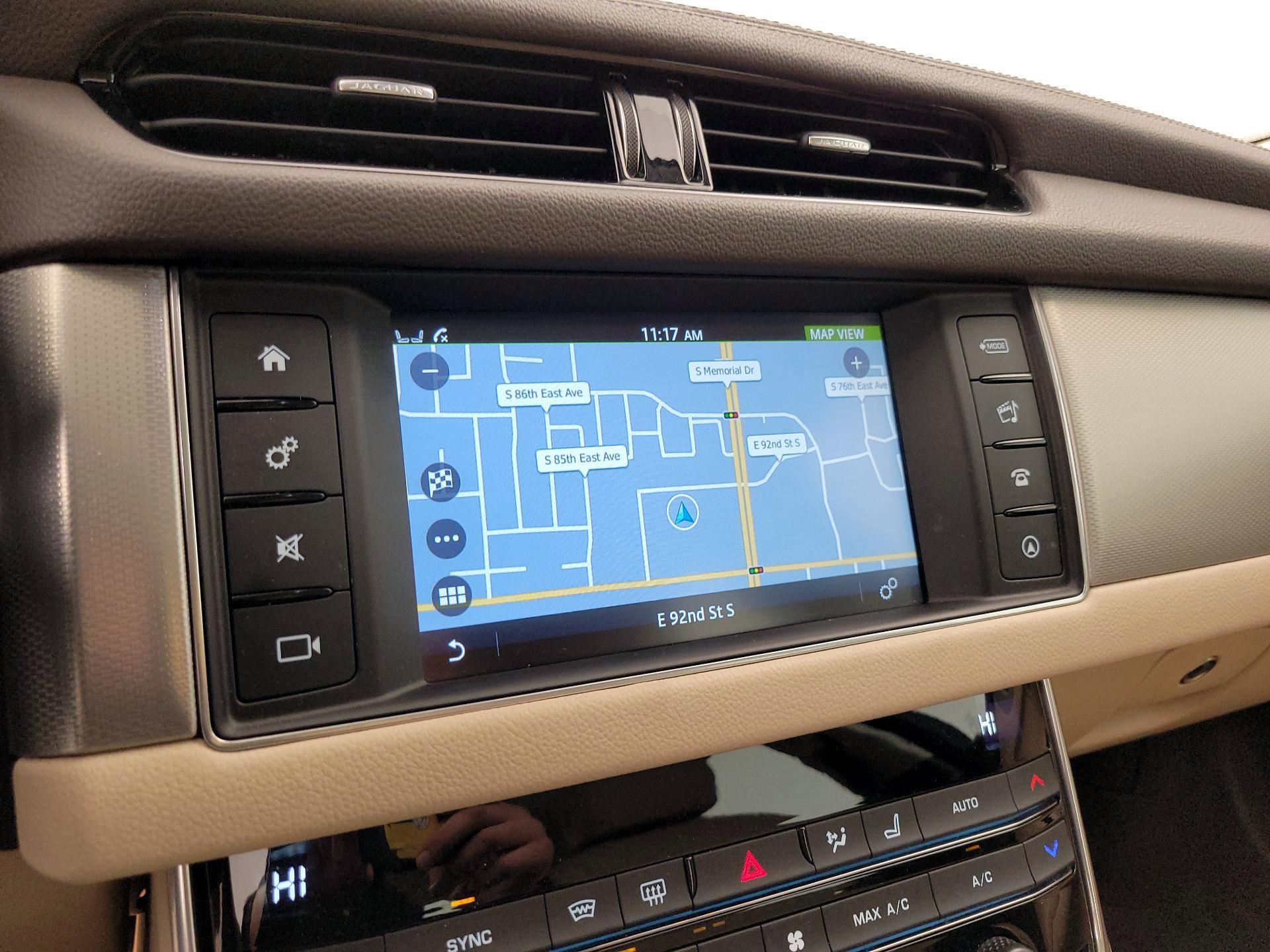 Thumbnail: 2017 Jaguar XF - 14