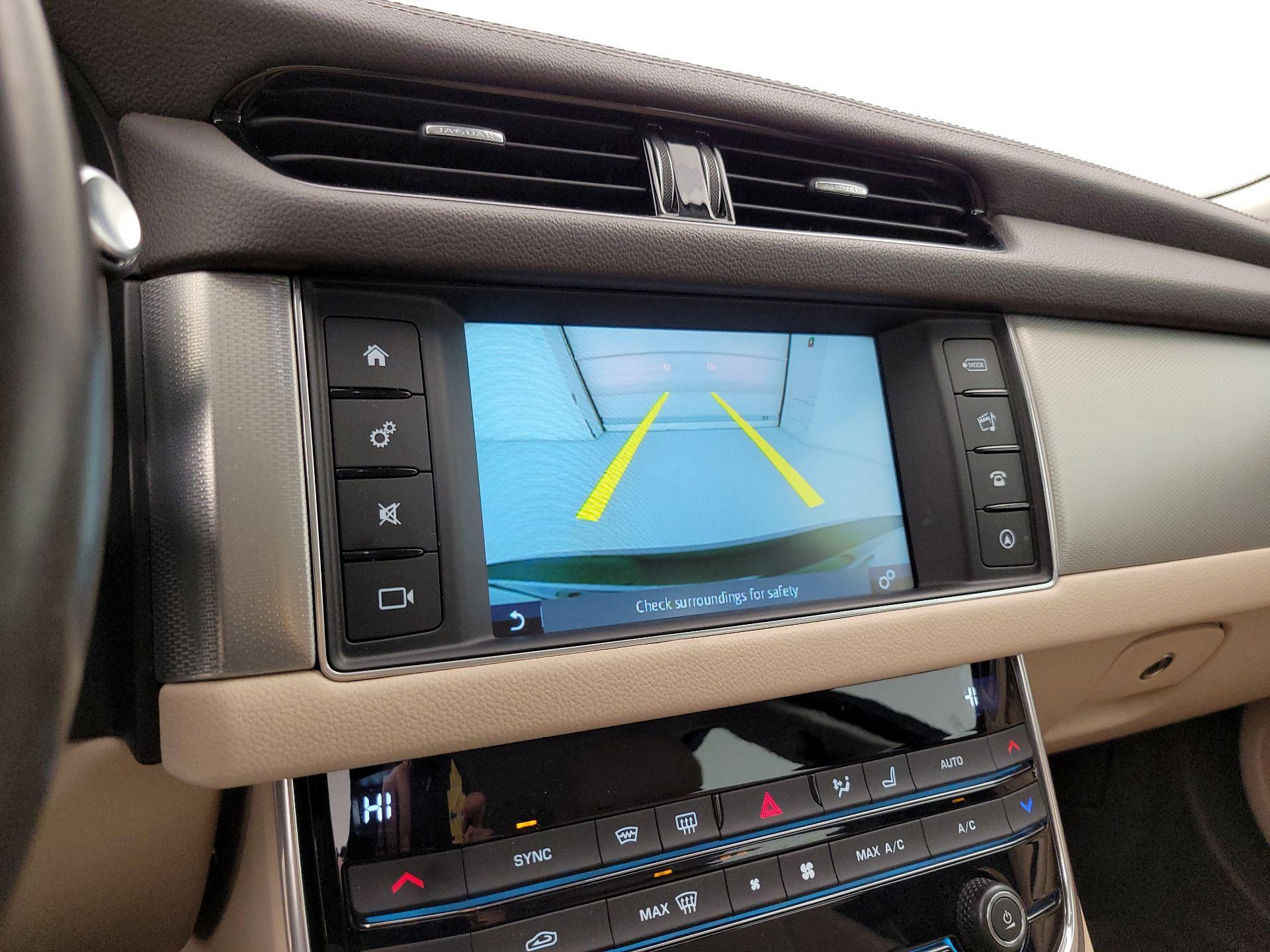 Thumbnail: 2017 Jaguar XF - 15