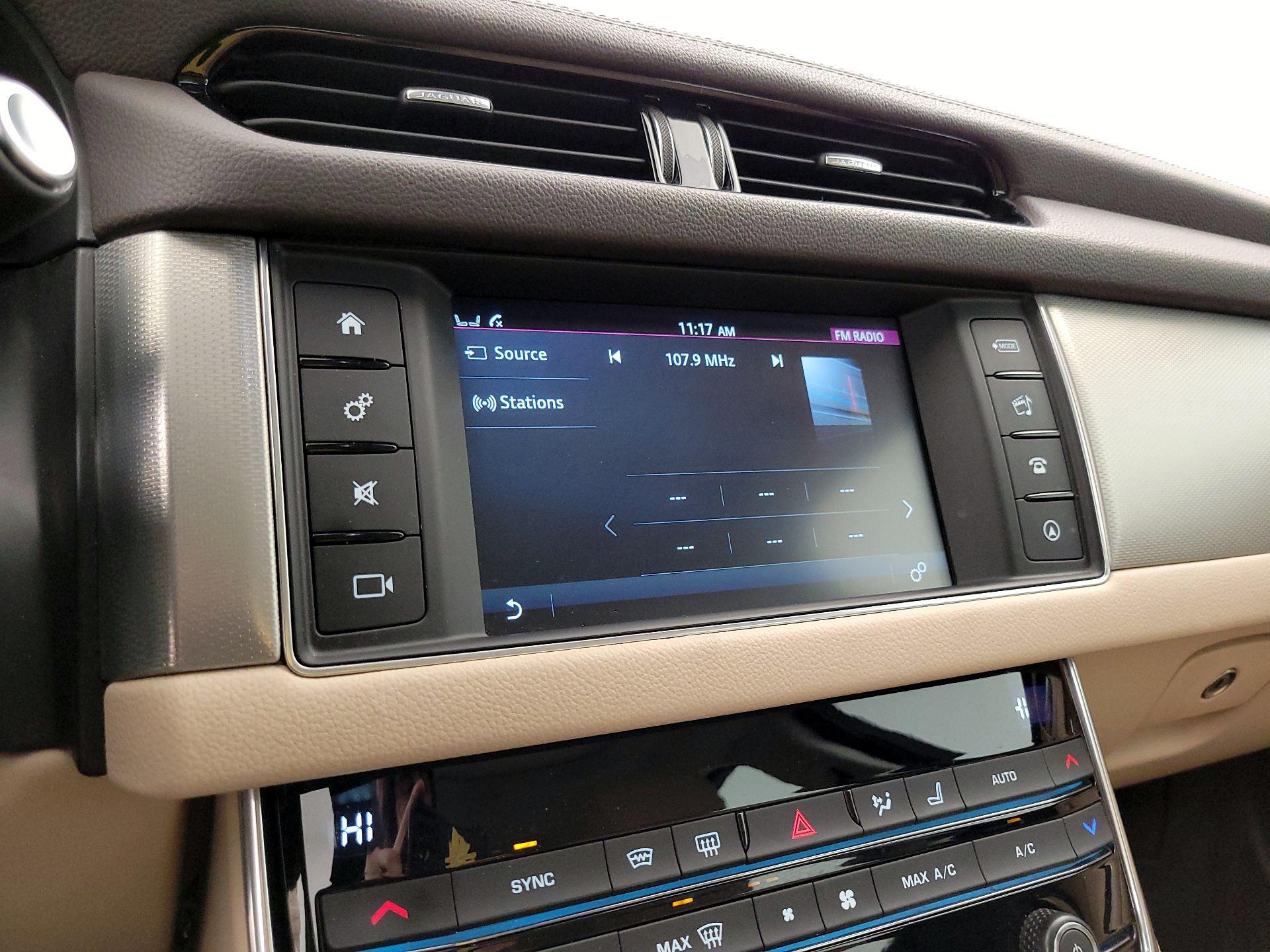 Thumbnail: 2017 Jaguar XF - 16