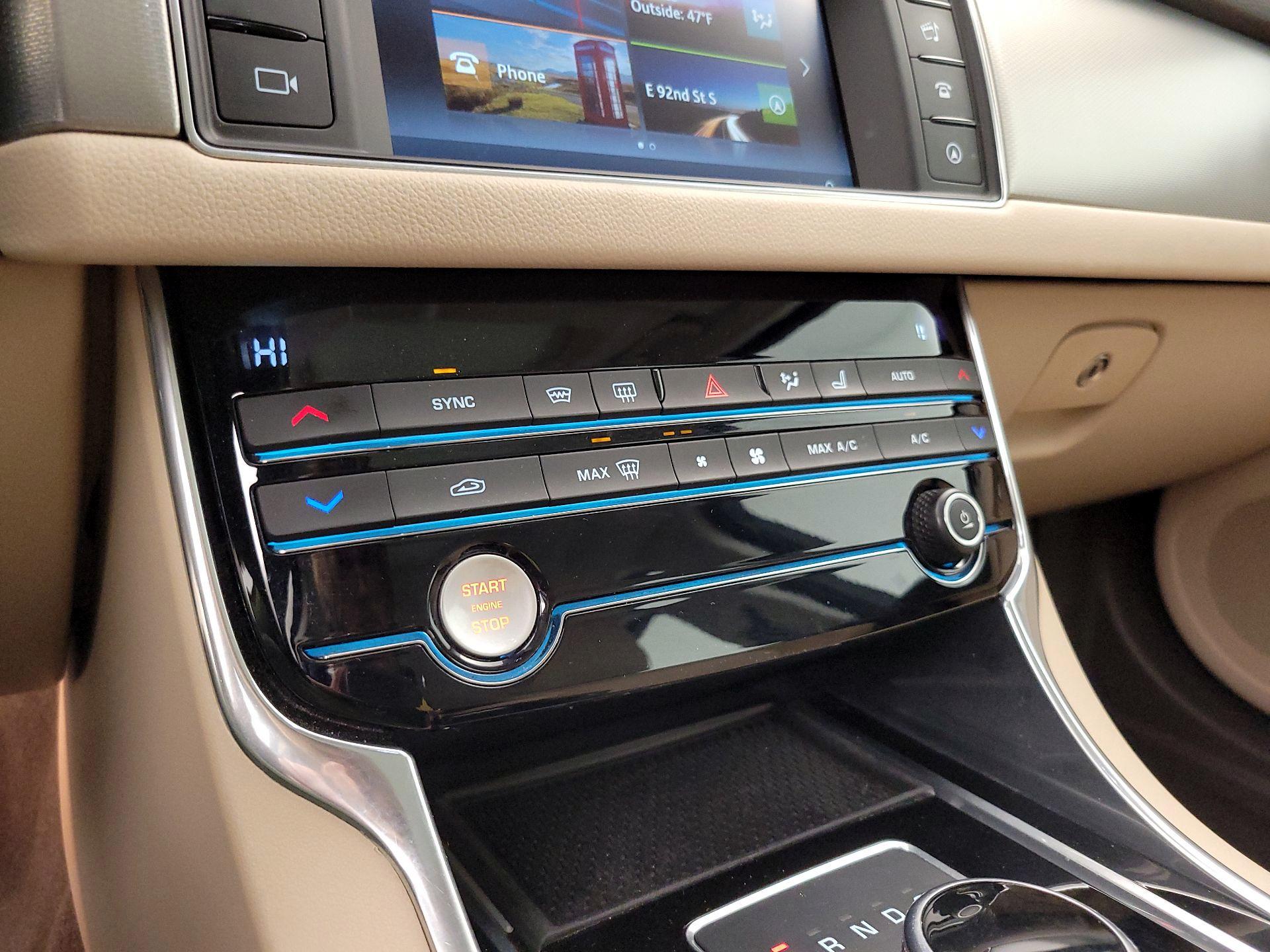 Thumbnail: 2017 Jaguar XF - 17