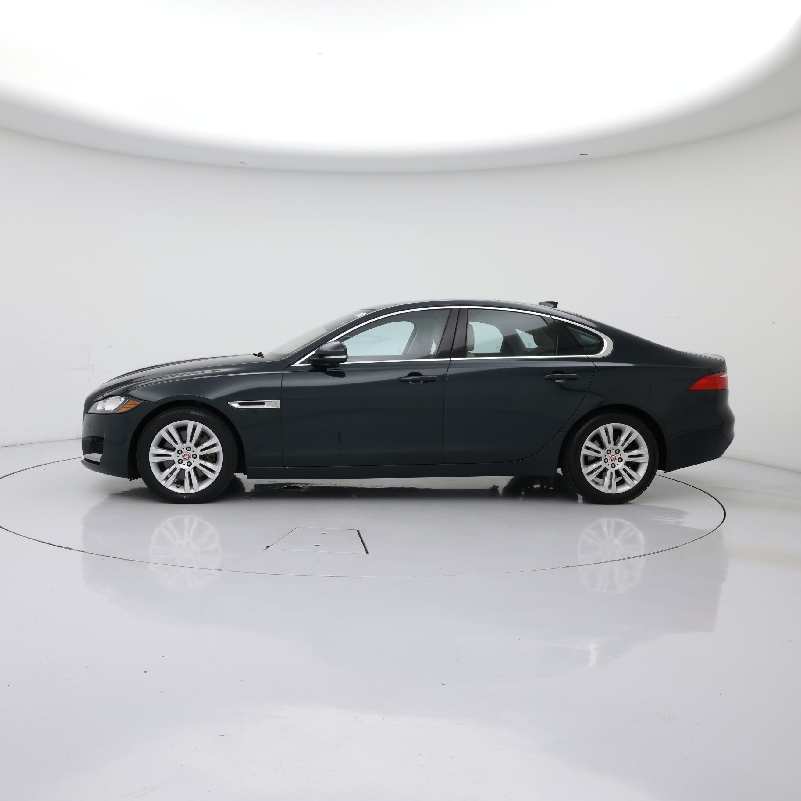 Thumbnail: 2017 Jaguar XF - 3