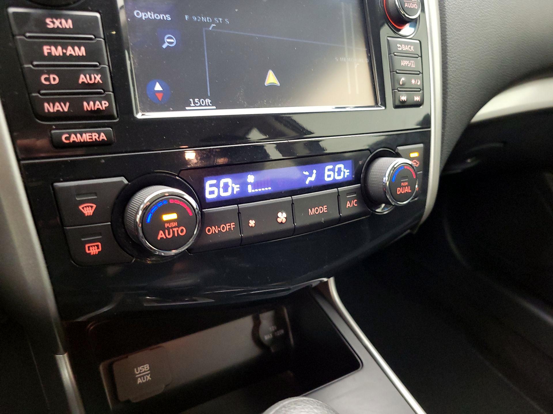 Thumbnail: 2015 Nissan Altima - 16